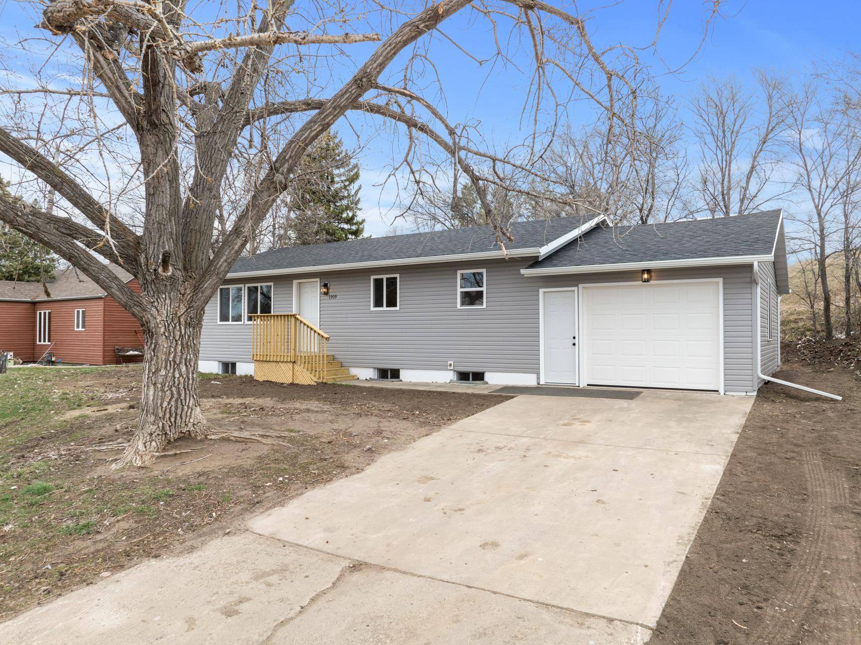 Minot, ND 58703,1309 7TH AVE NE