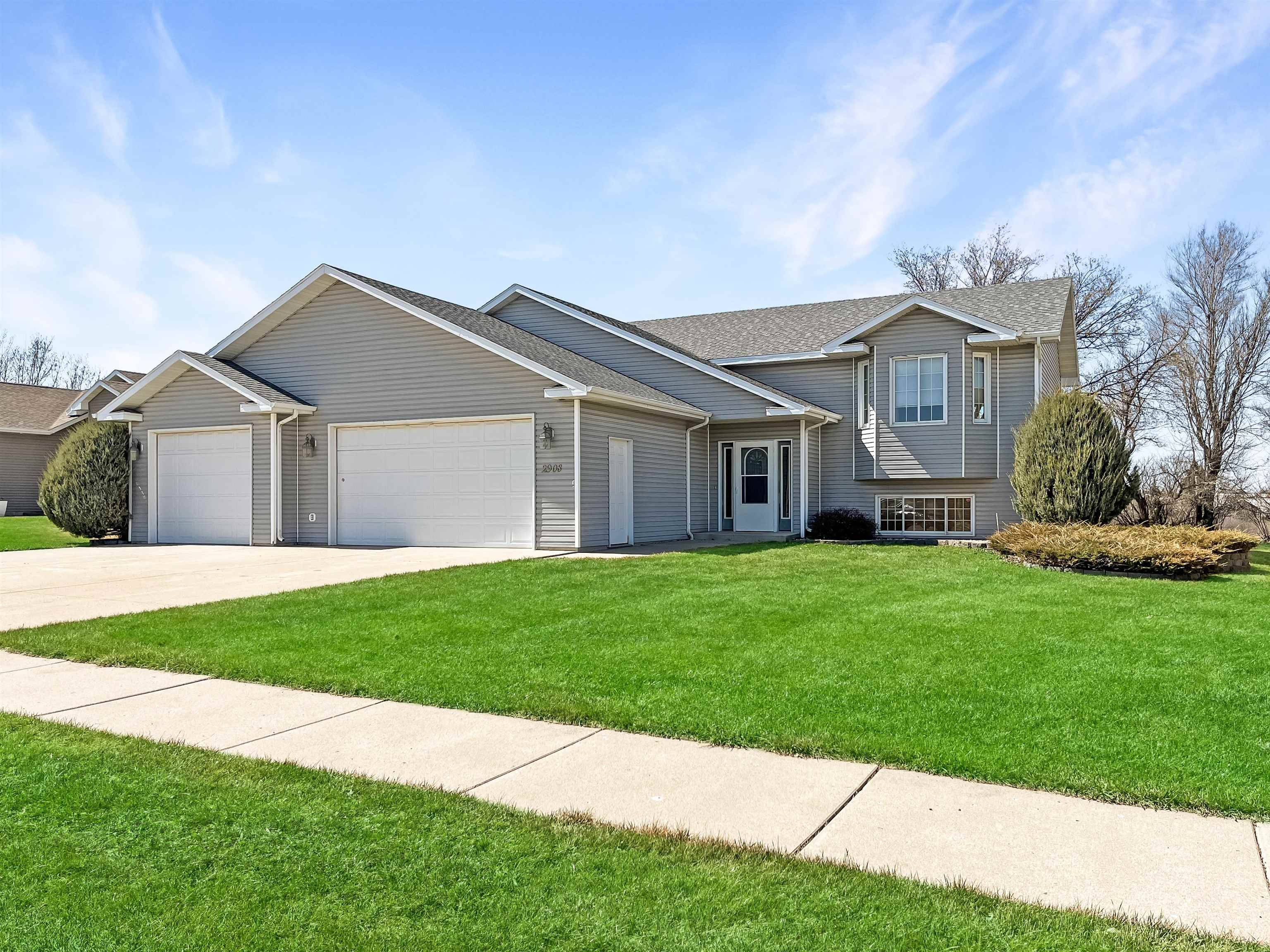 Minot, ND 58701,2908 8th Street SE