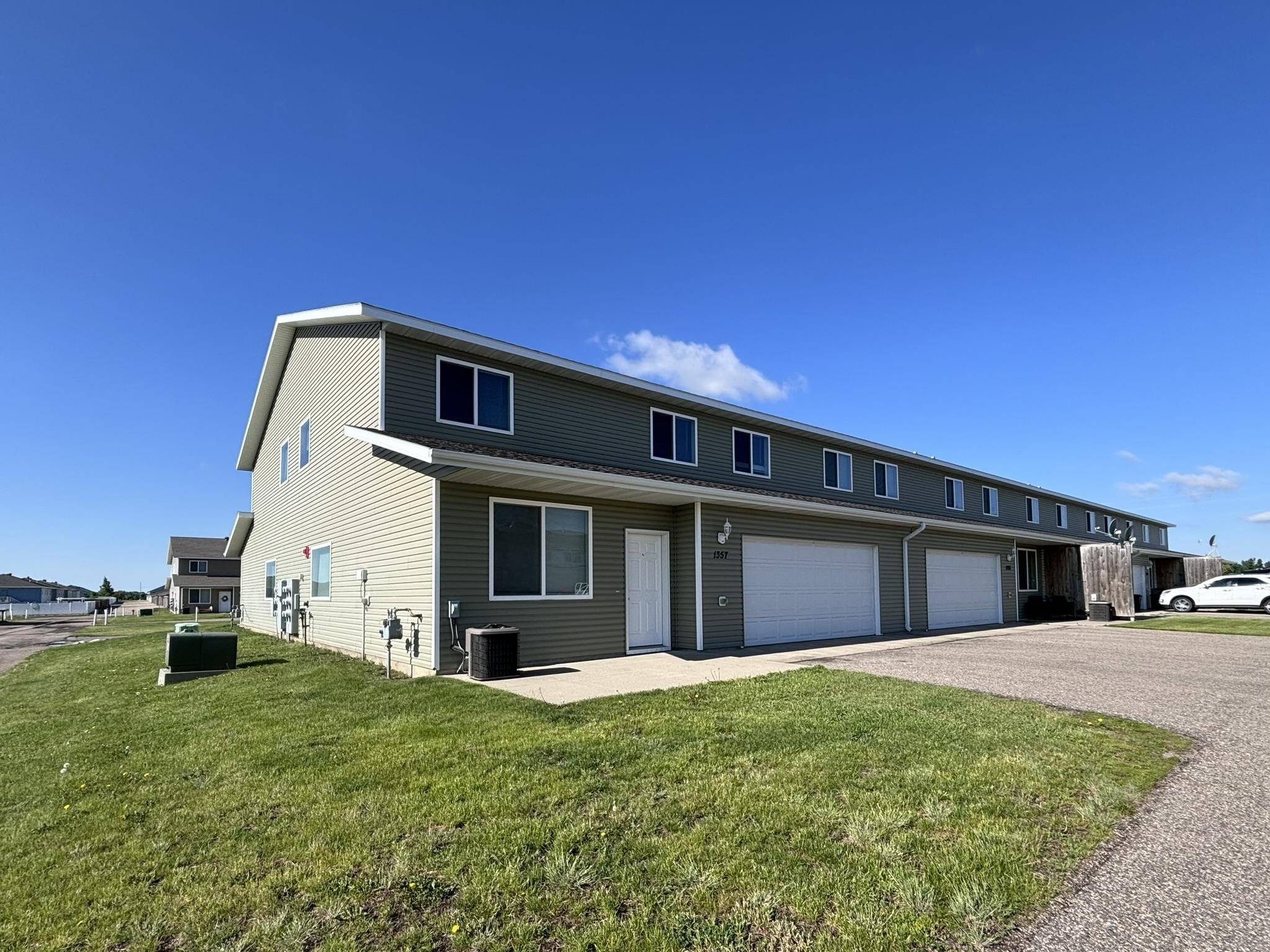 Minot, ND 58701,1357 34th Ave SE