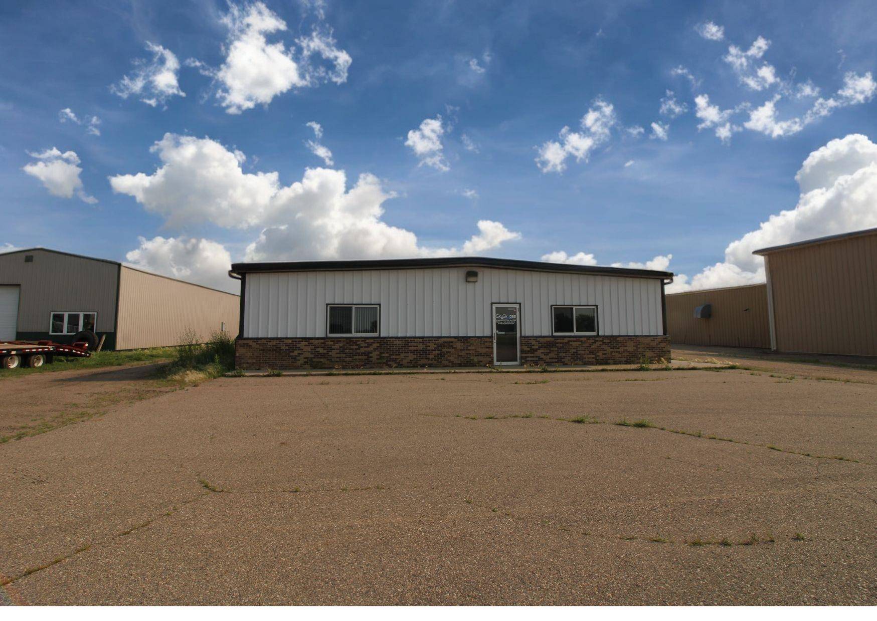 Minot, ND 58701,6008 E HWY 2