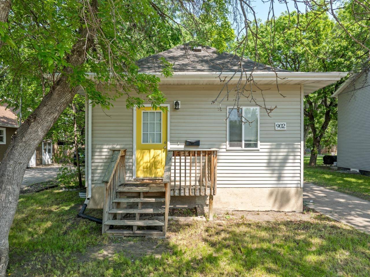 Minot, ND 58703,902 4th Ave NW