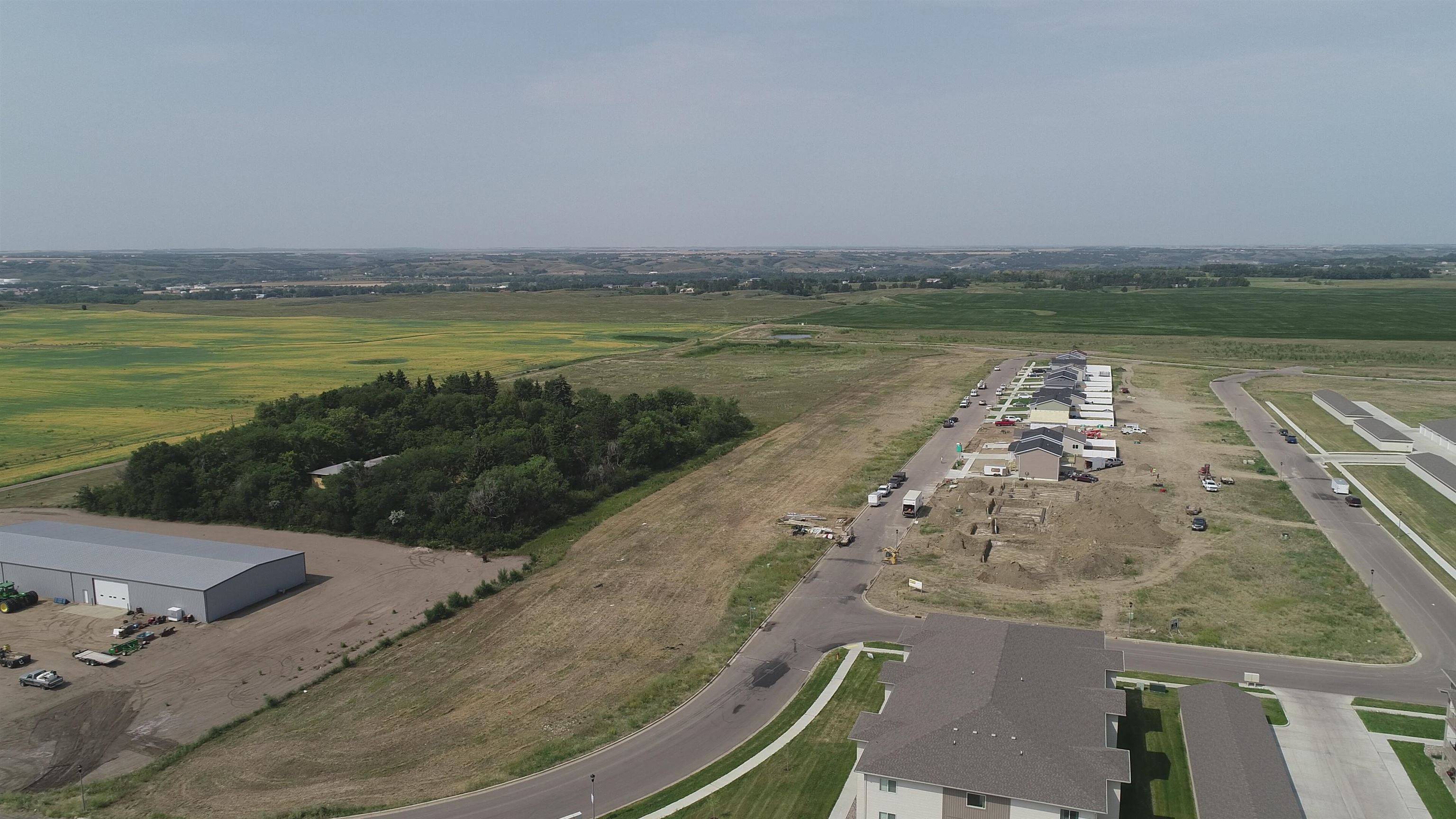 Minot, ND 58703,2217 & 2219 35th St