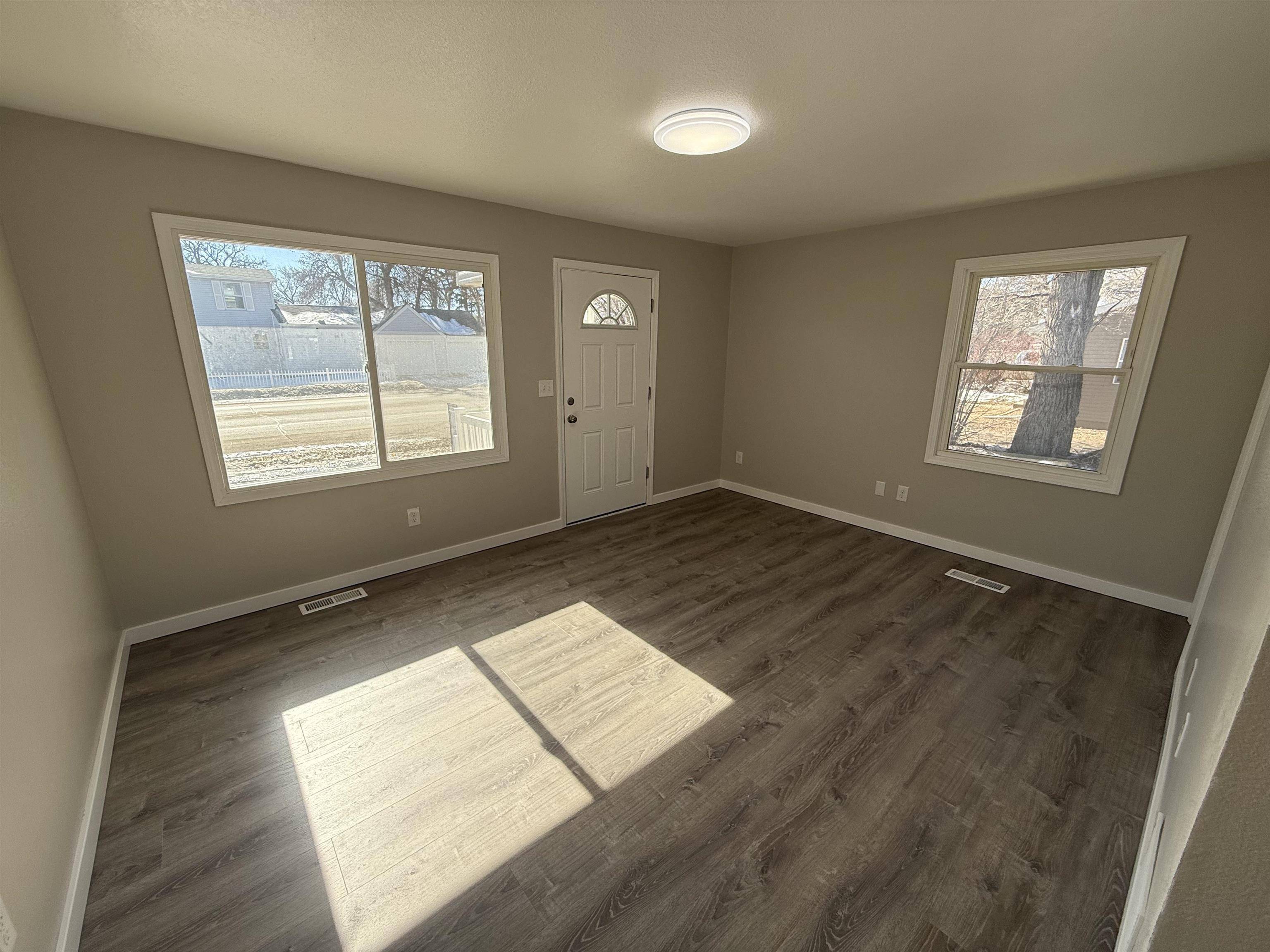 Minot, ND 58701,1104 2nd Ave SW