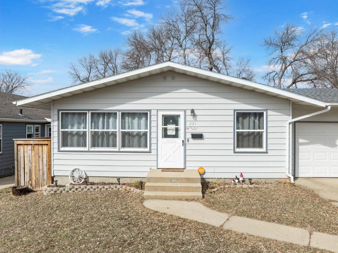 Minot, ND 58703,221 21st St NW