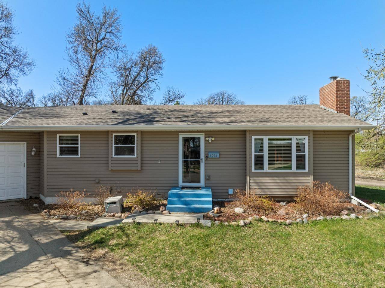 Minot, ND 58701,1071 W Central Ave