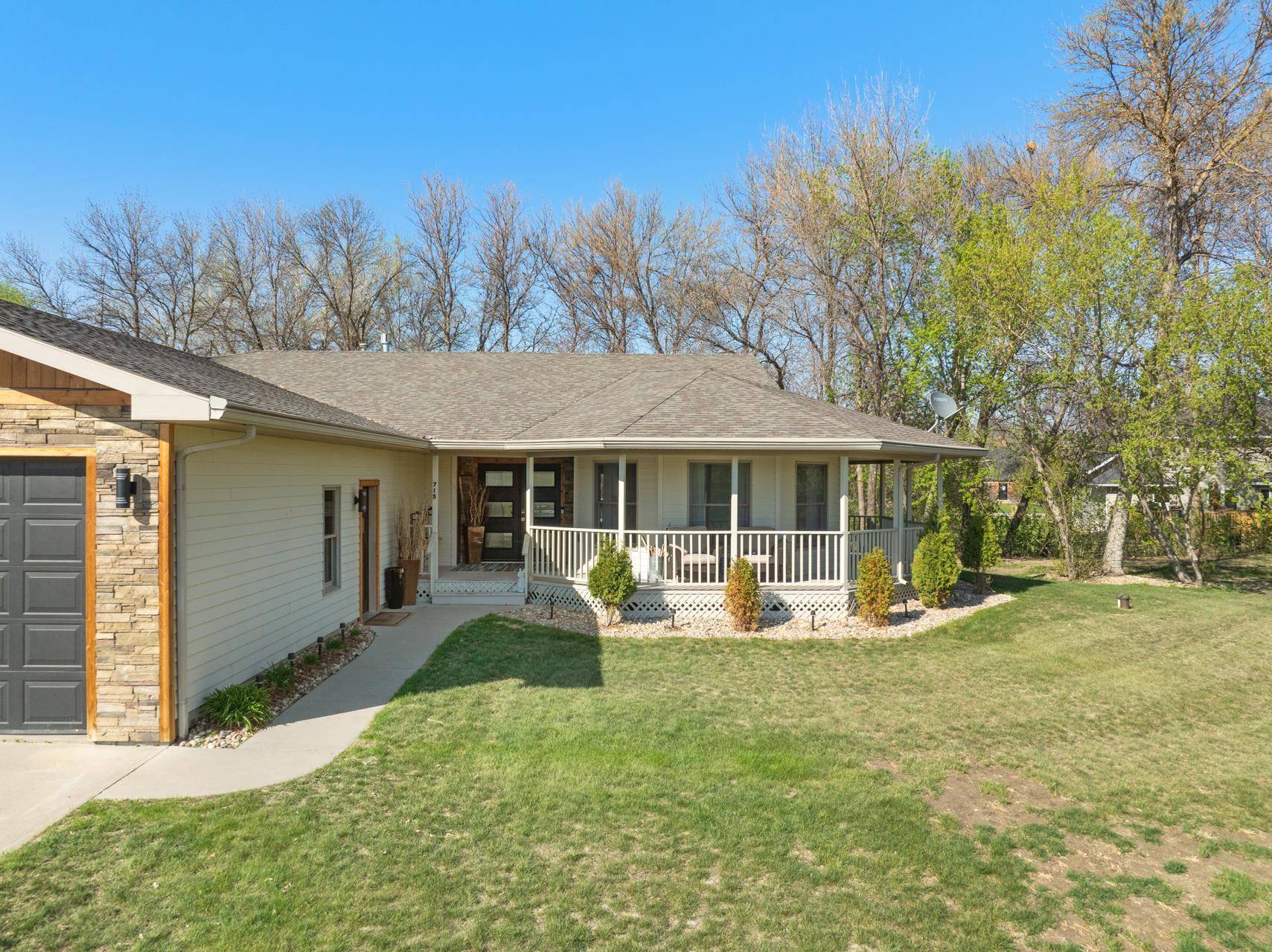 Minot, ND 58701,715 37TH ST SW