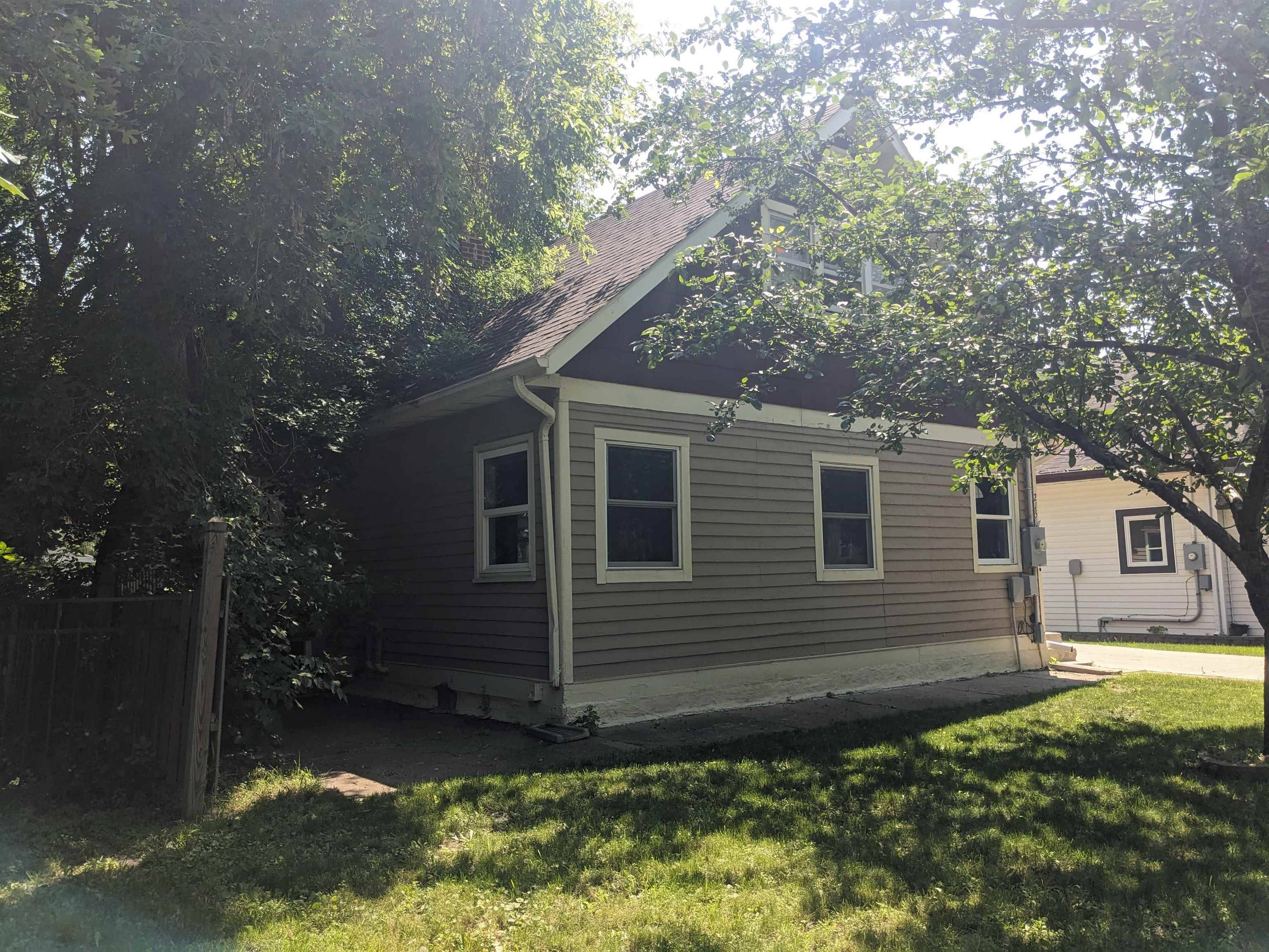 Minot, ND 58701-4037,215 8TH ST SE