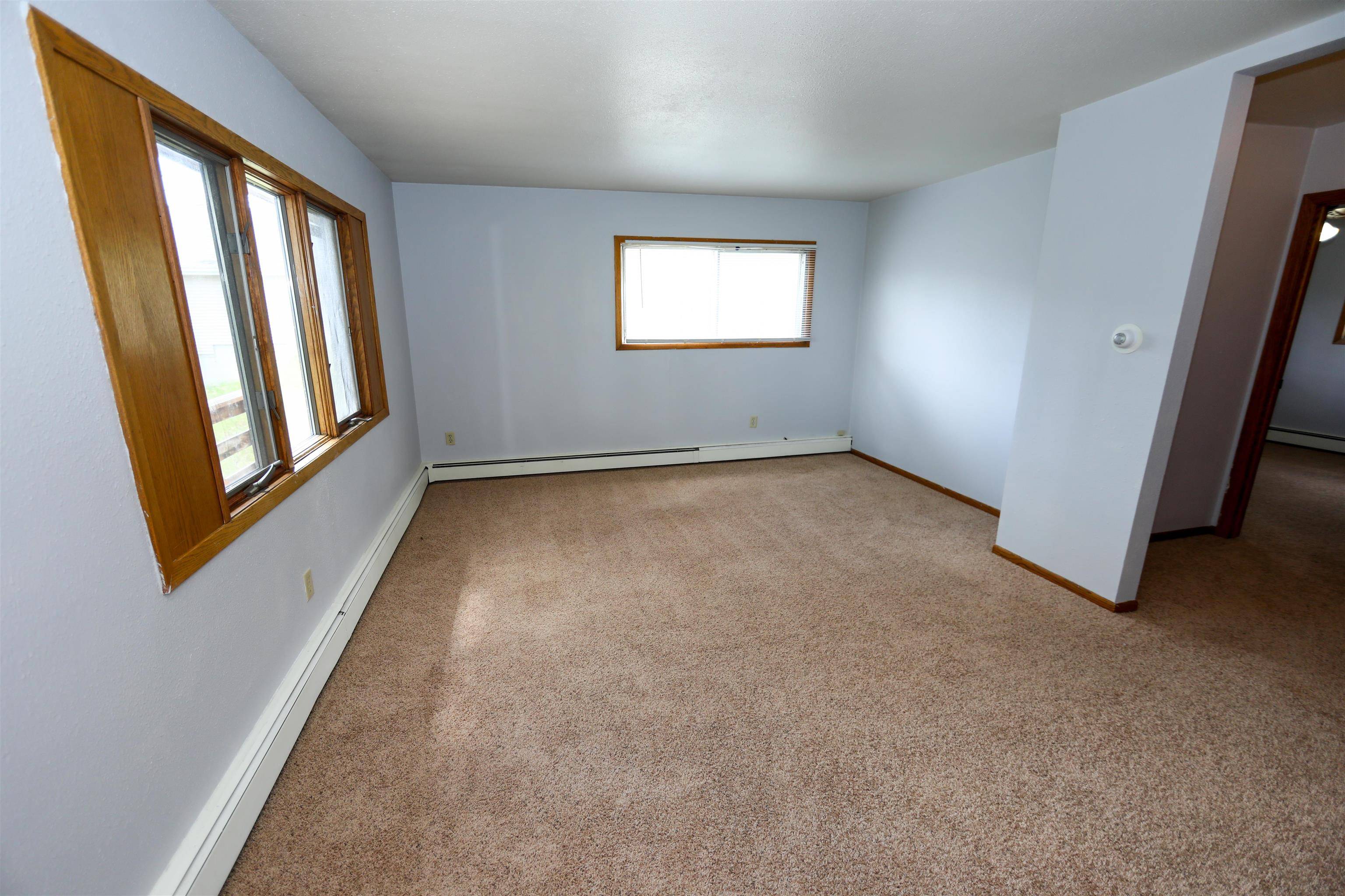Minot, ND 58703,916 12th Ave