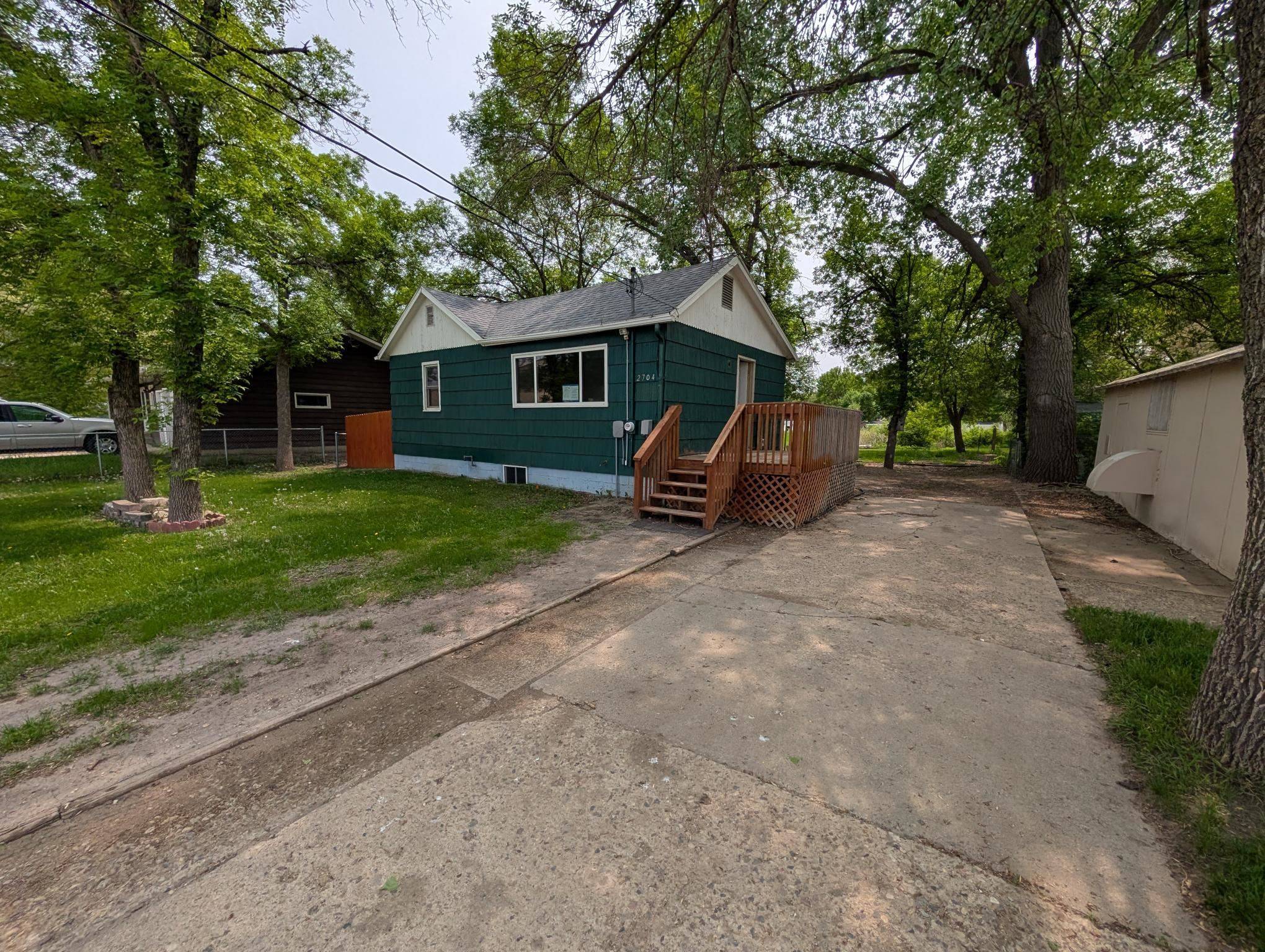 Minot, ND 58701-5218,2704 SE 9th Ave