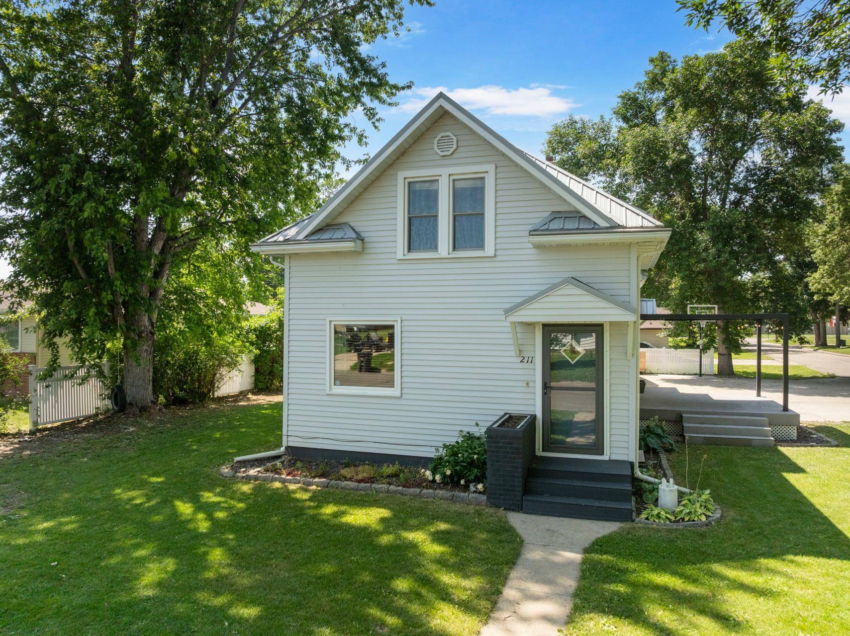 Velva, ND 58790,211 W 3RD ST