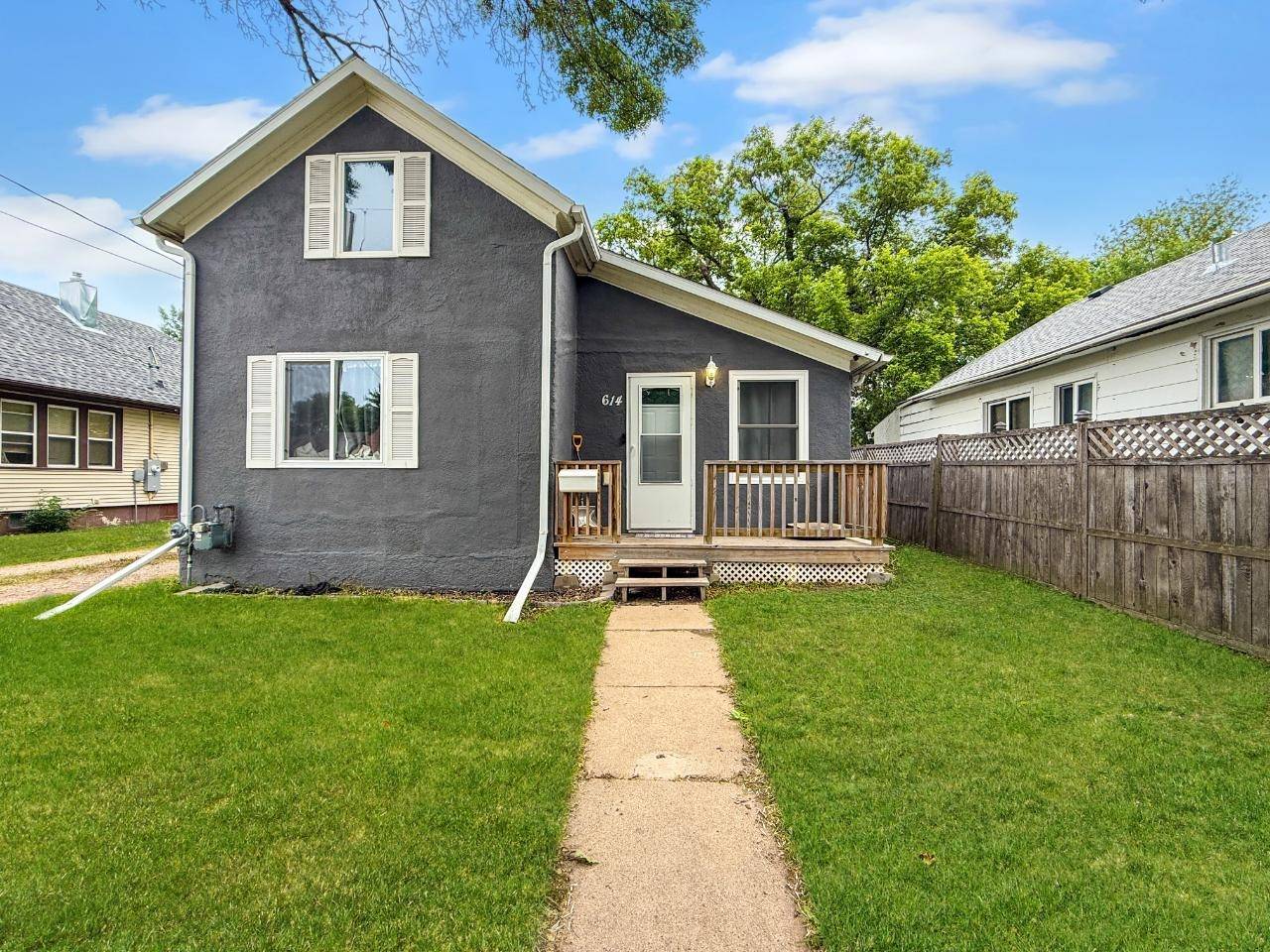 Minot, ND 58703,614 1ST ST NW