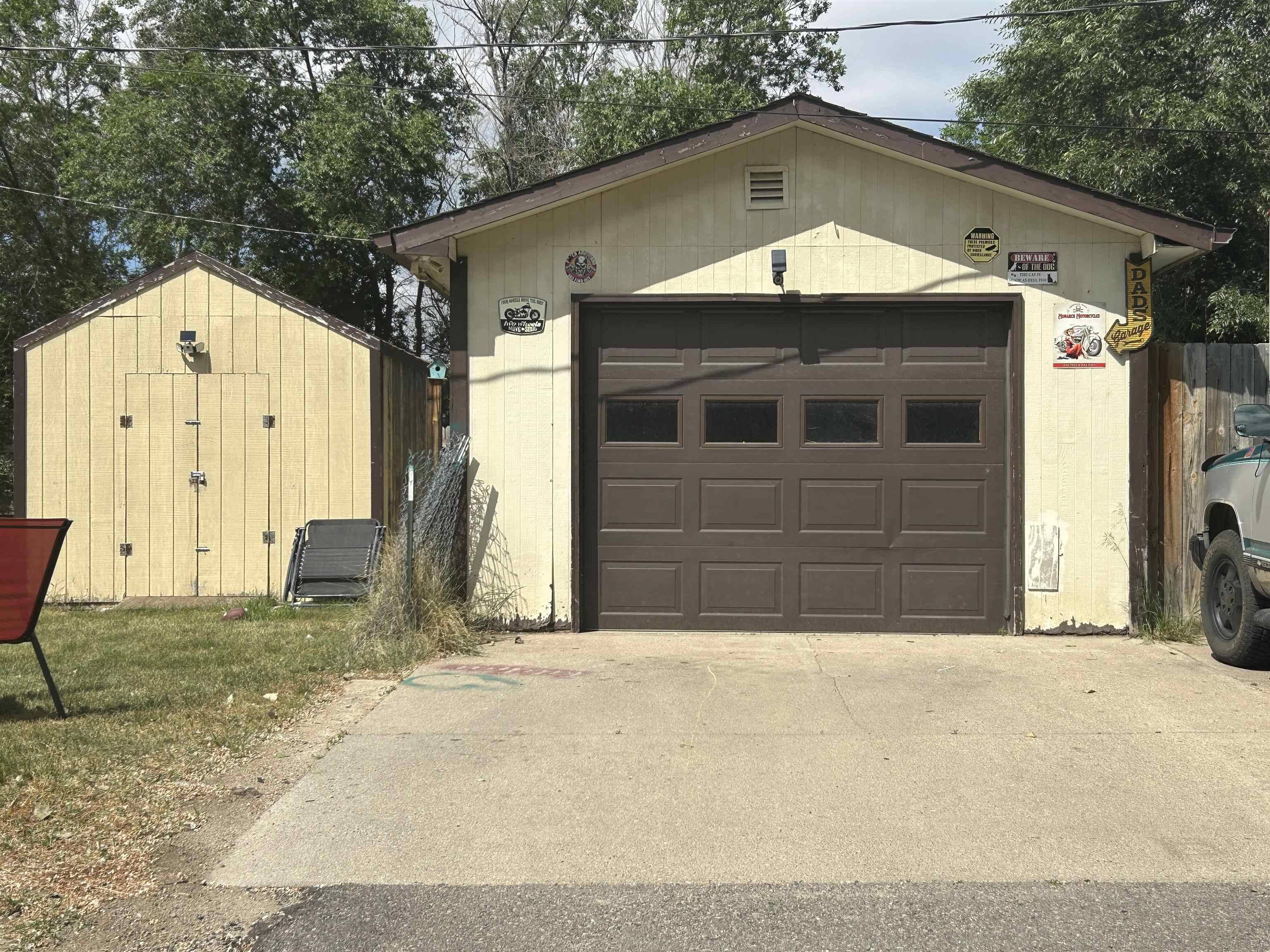 Minot, ND 58701,224 SE 11th Ave
