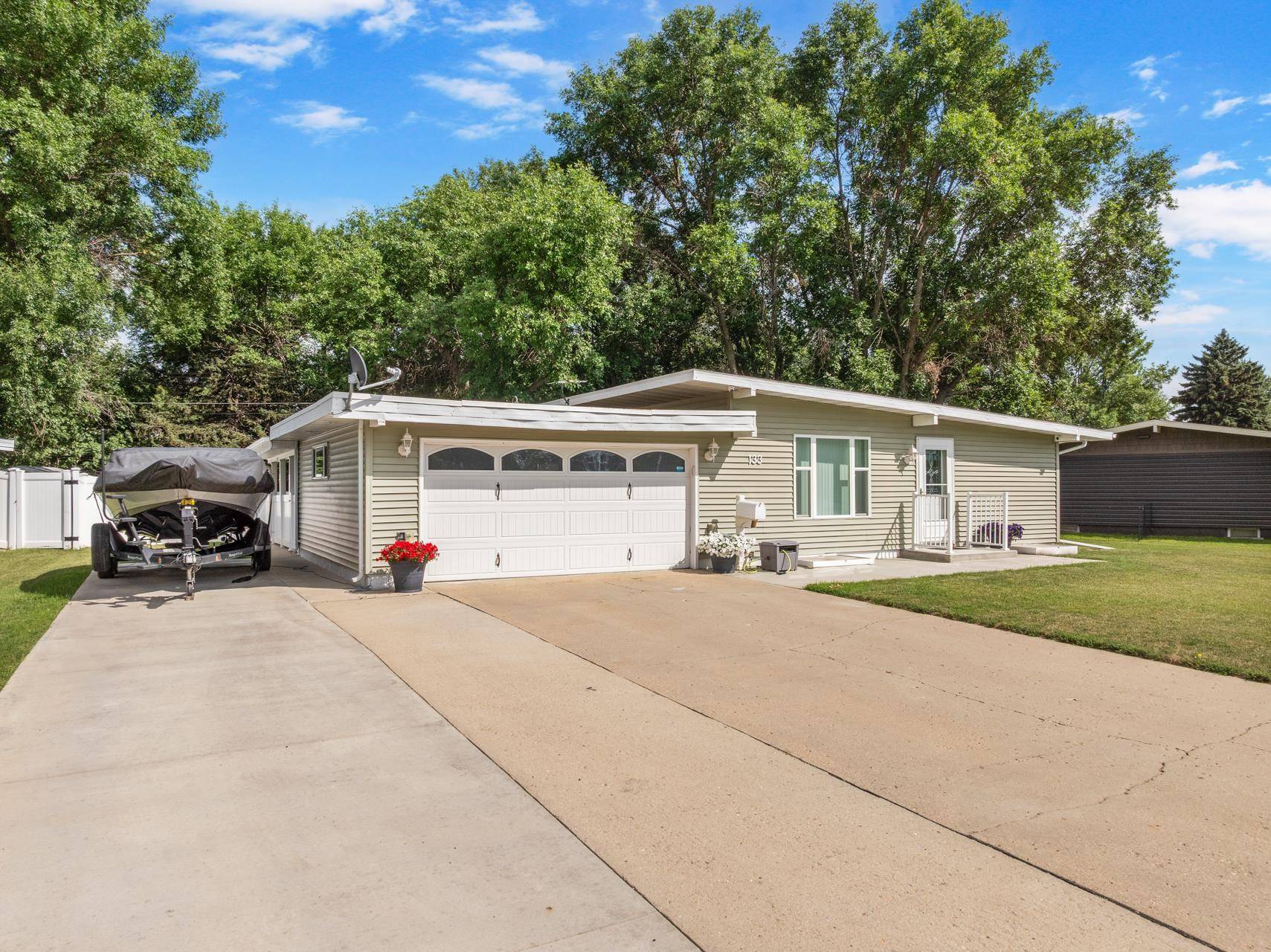 Minot, ND 58701,133 28th St SW
