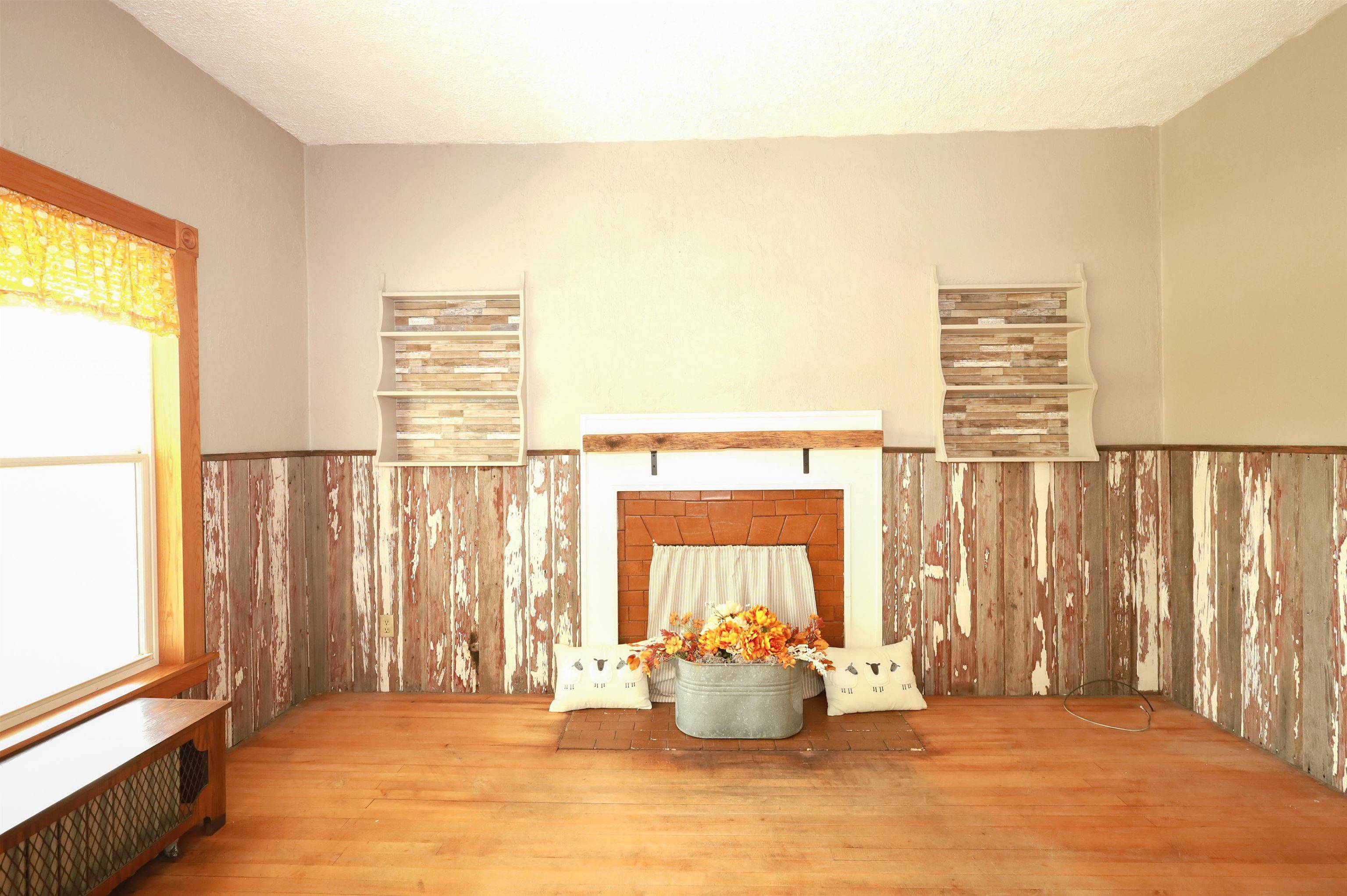 Glenburn, ND 58740,305 3RD AVE N