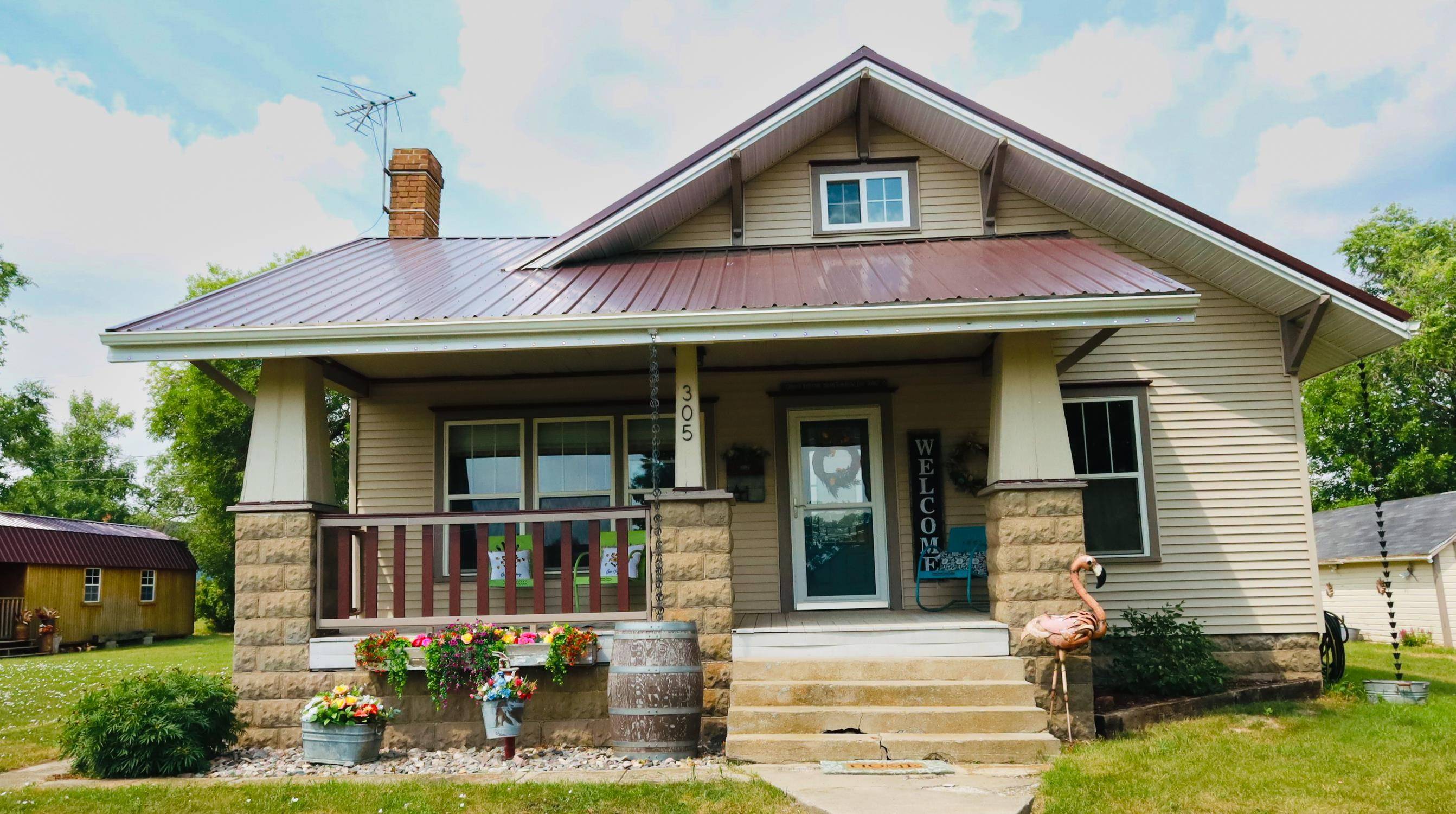 Glenburn, ND 58740,305 3RD AVE N