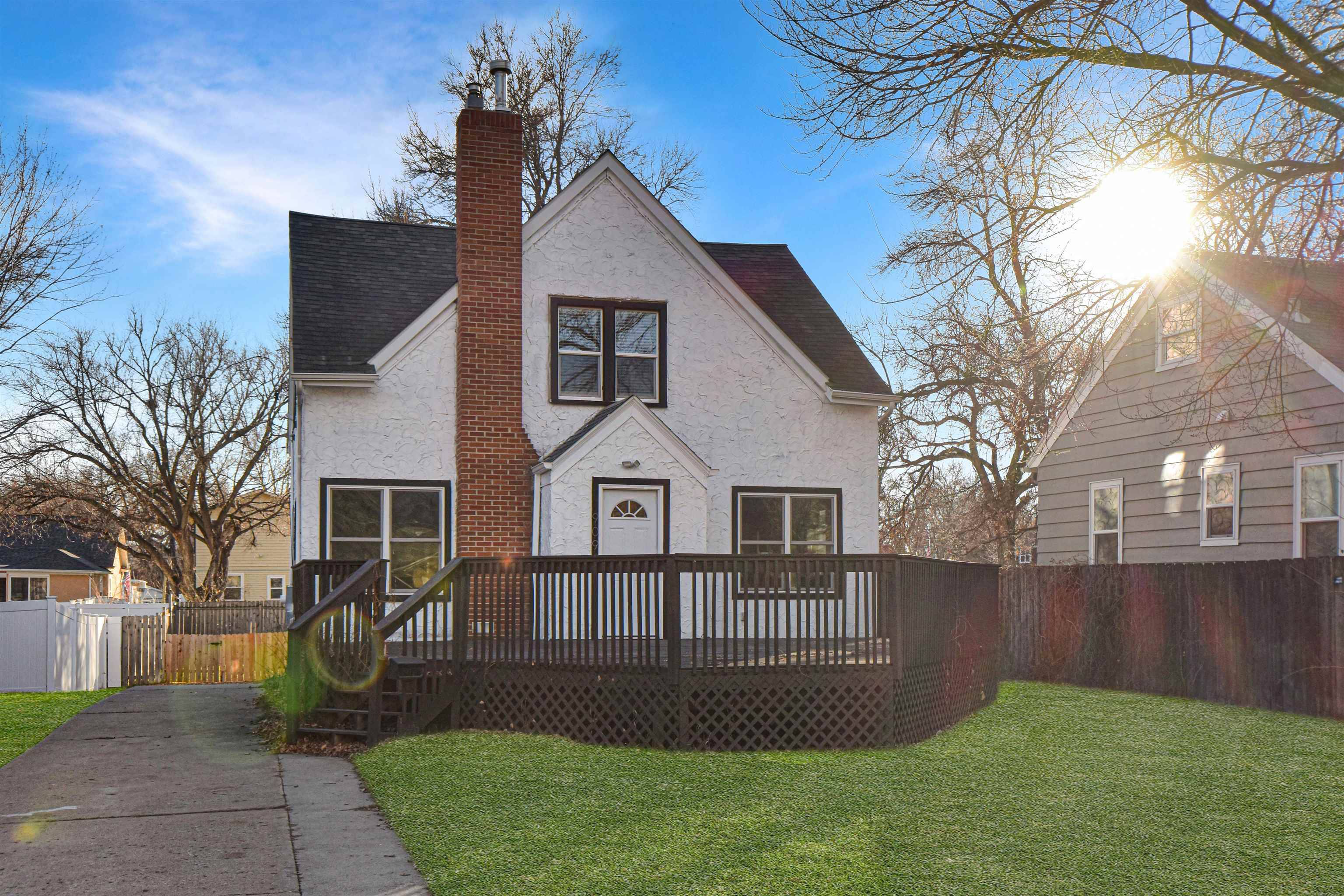 Minot, ND 58703,909 2nd Ave NW