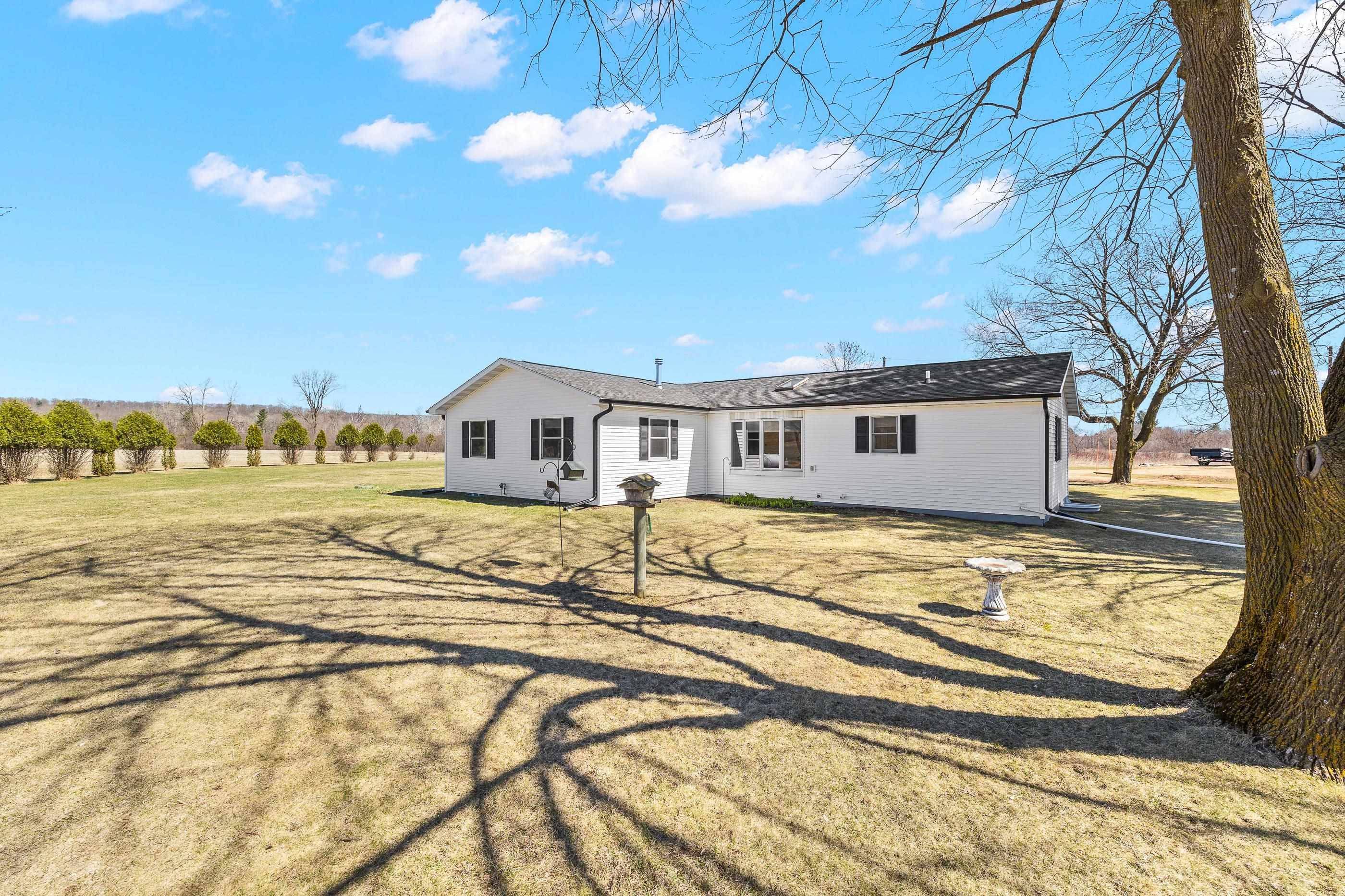 Iola, WI 54945,N8608 STRAT ROAD