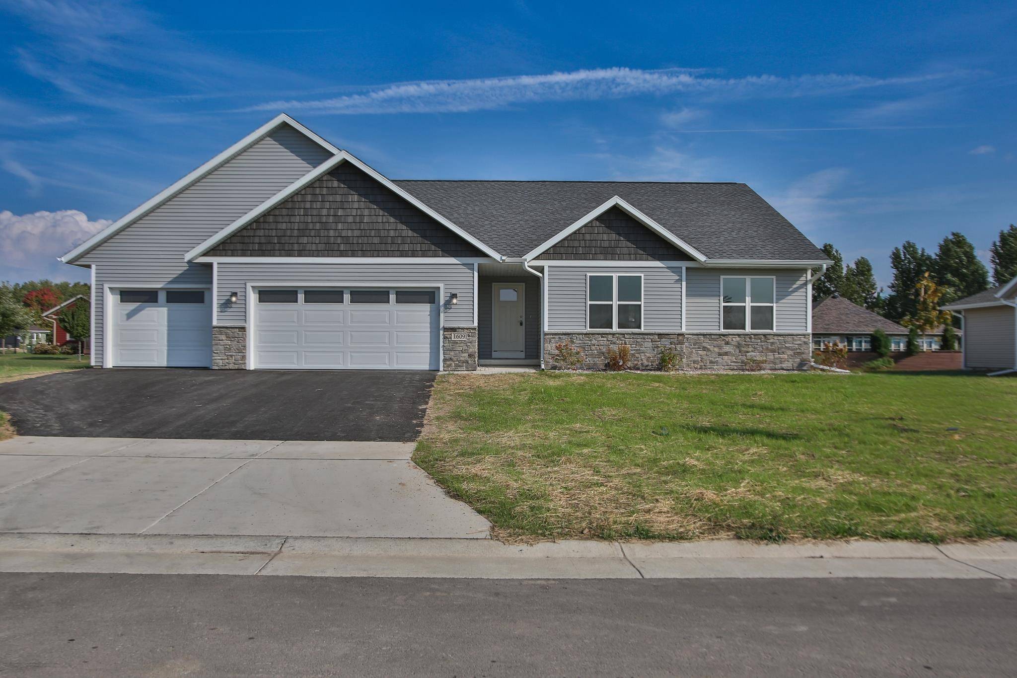 Marshfield, WI 54449,1609 E 21ST STREET