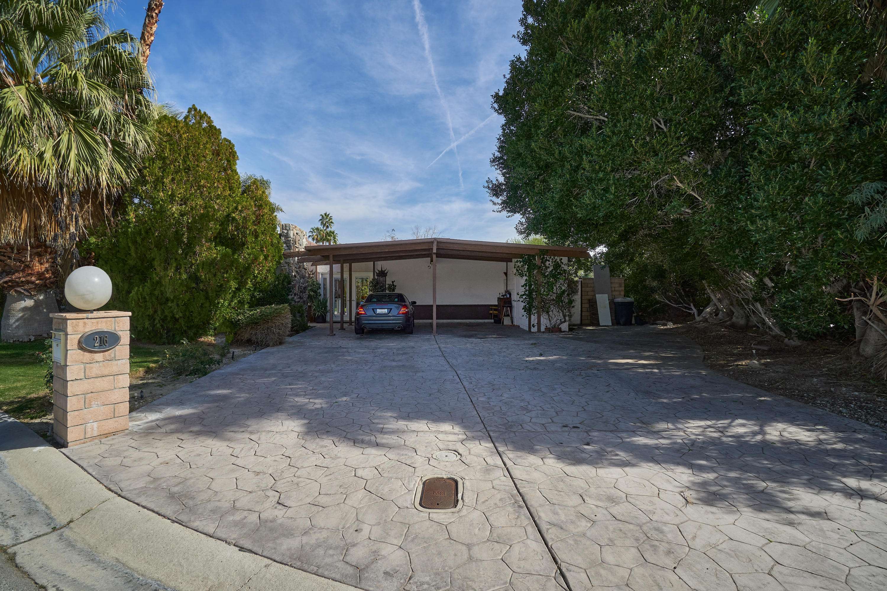 Palm Springs, CA 92262,216 N Lyn CIR