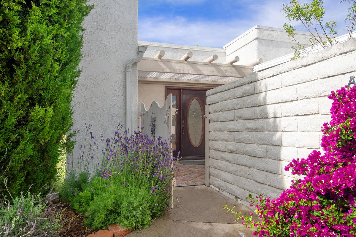 Laguna Woods, CA 92637,2168 Via Puerta #A