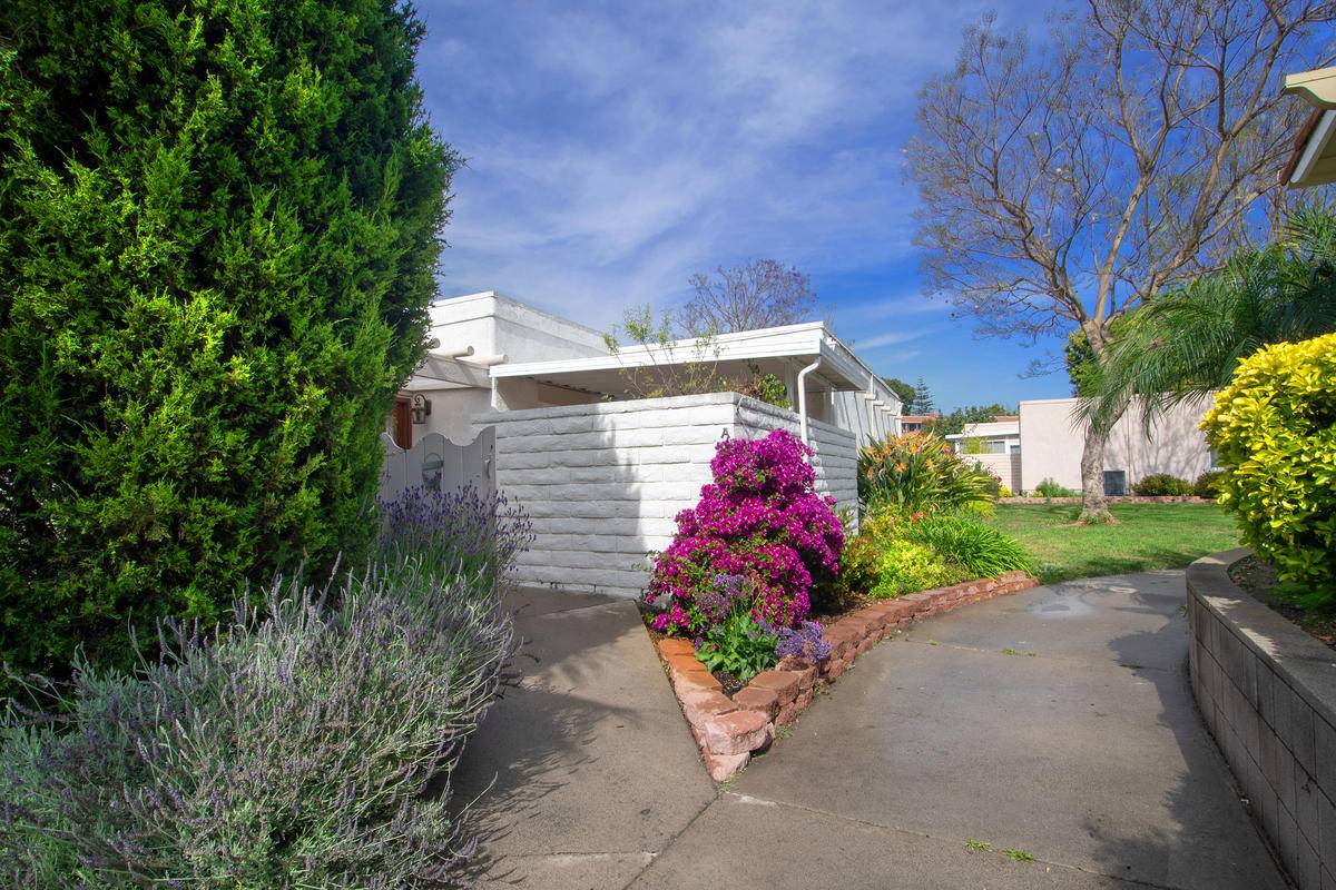 Laguna Woods, CA 92637,2168 Via Puerta #A