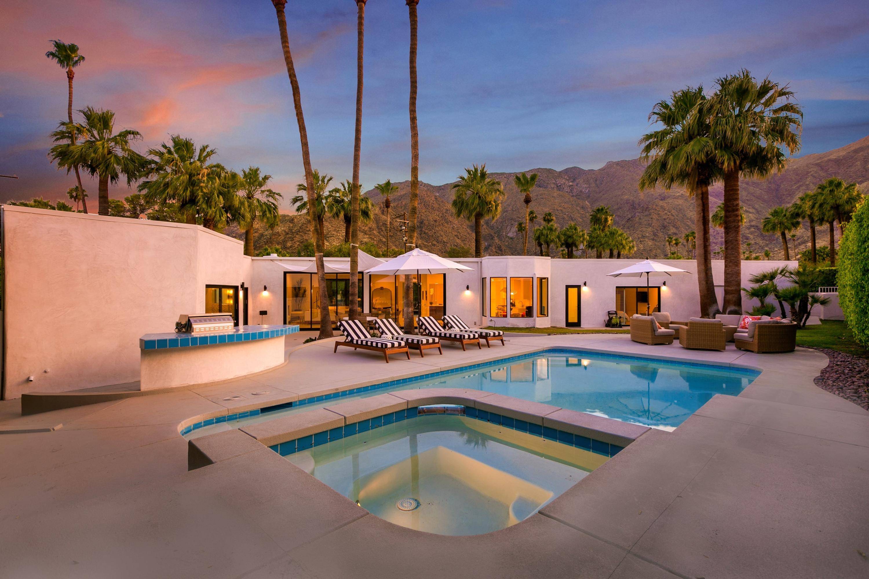 Palm Springs, CA 92262,370 W Vía Lola