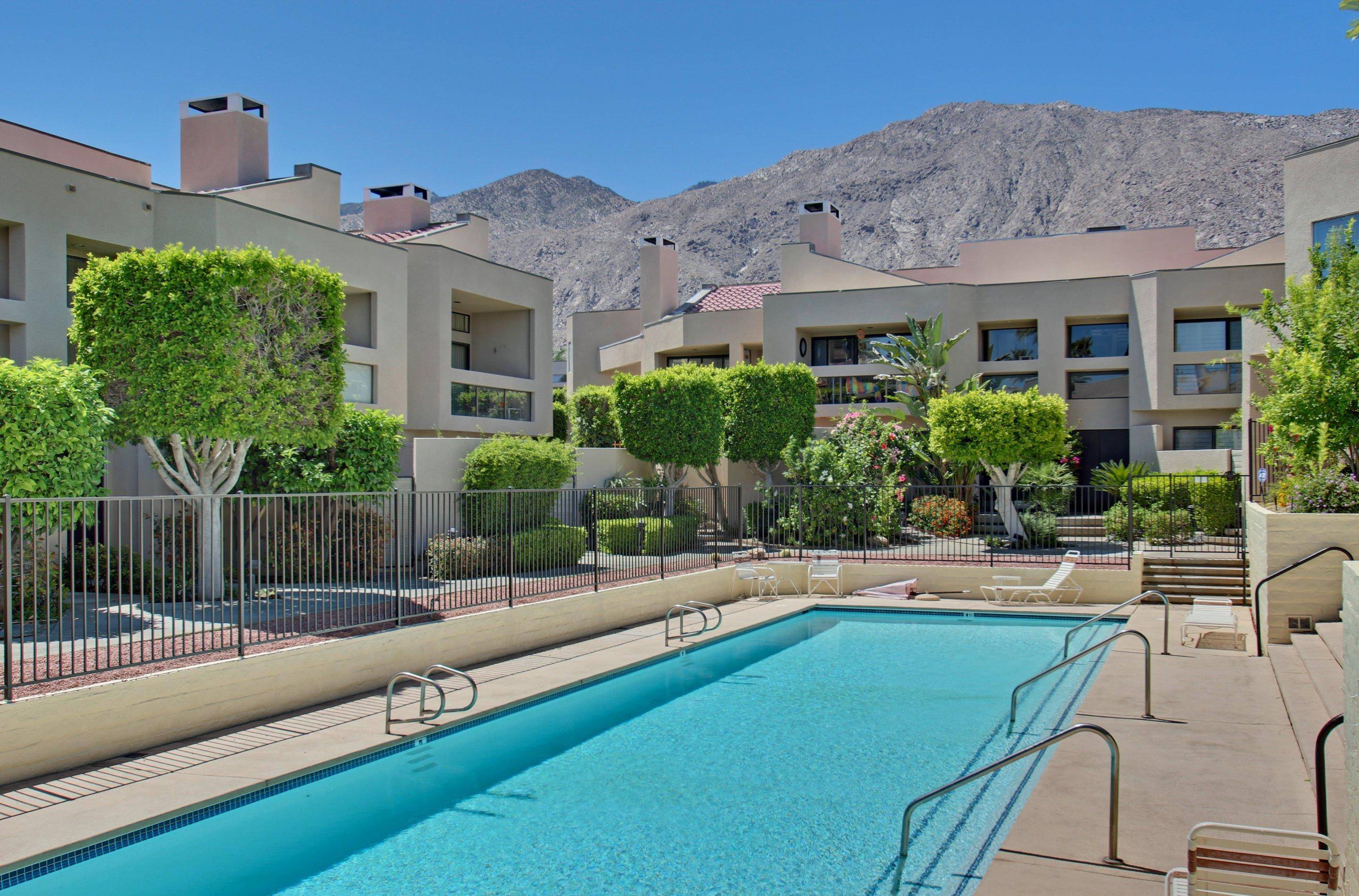 Palm Springs, CA 92262,860 Village SQ S