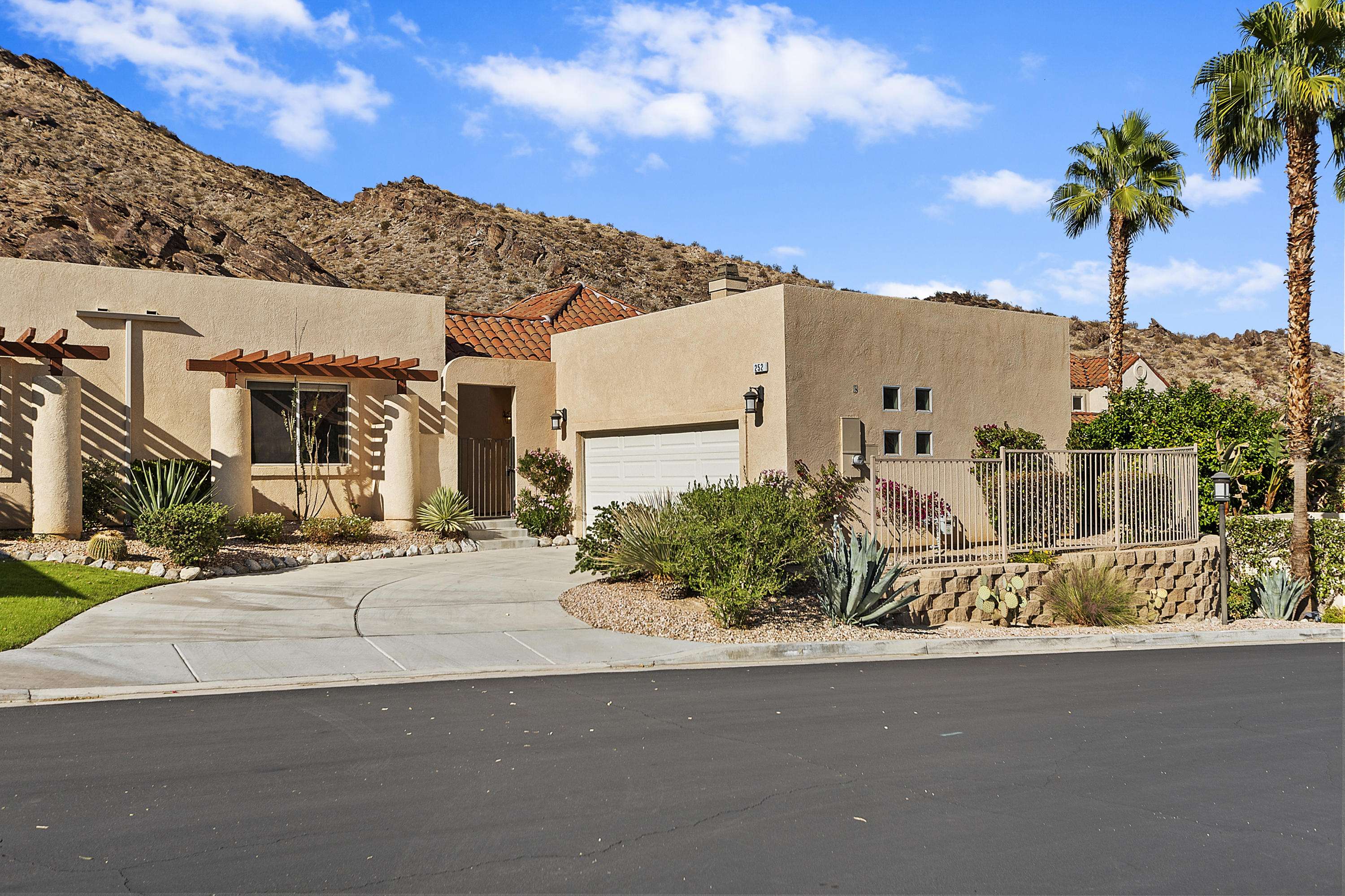 Palm Springs, CA 92264,252 Canyon CIR N