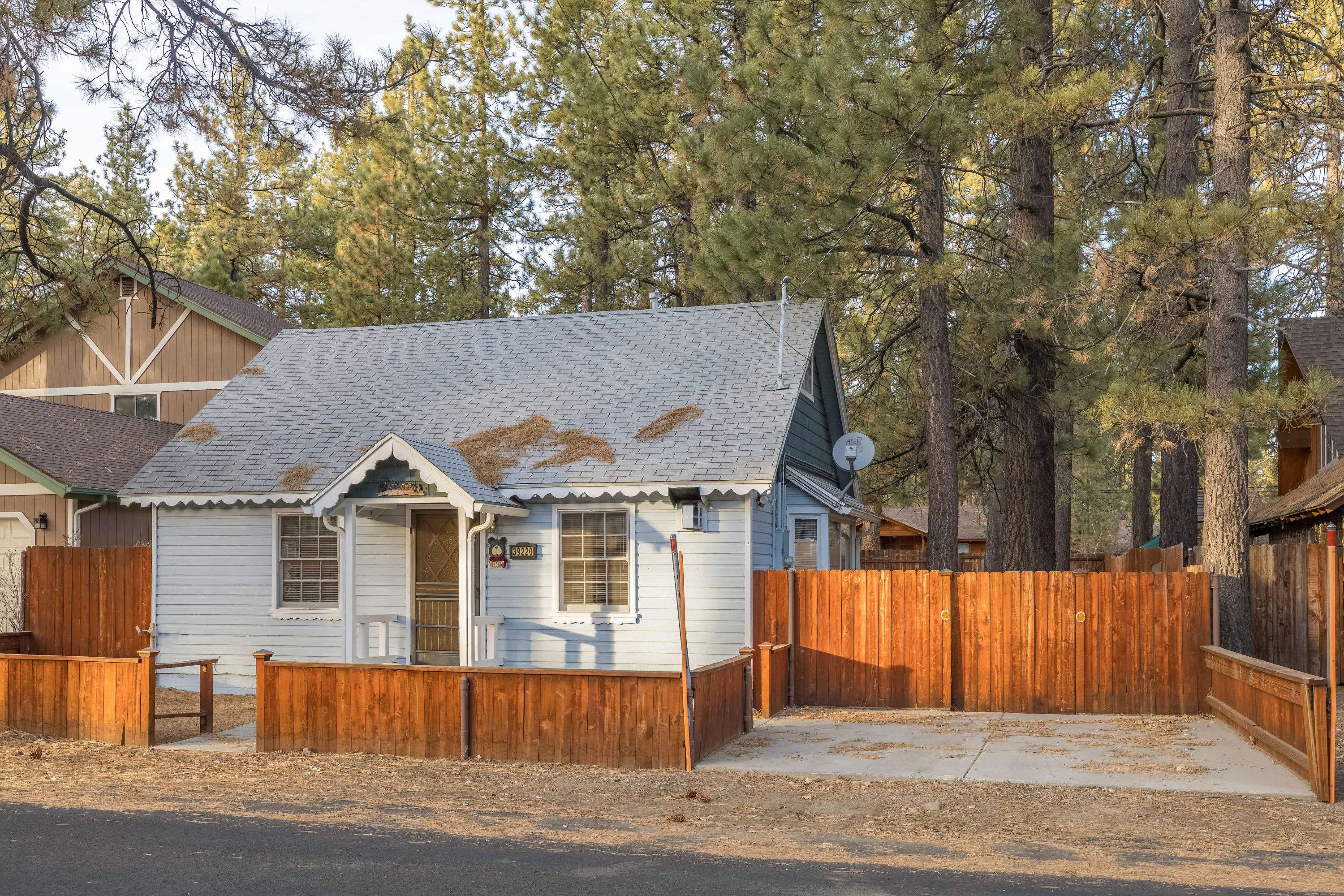 Big Bear City, CA 92314,39220 Peak LN