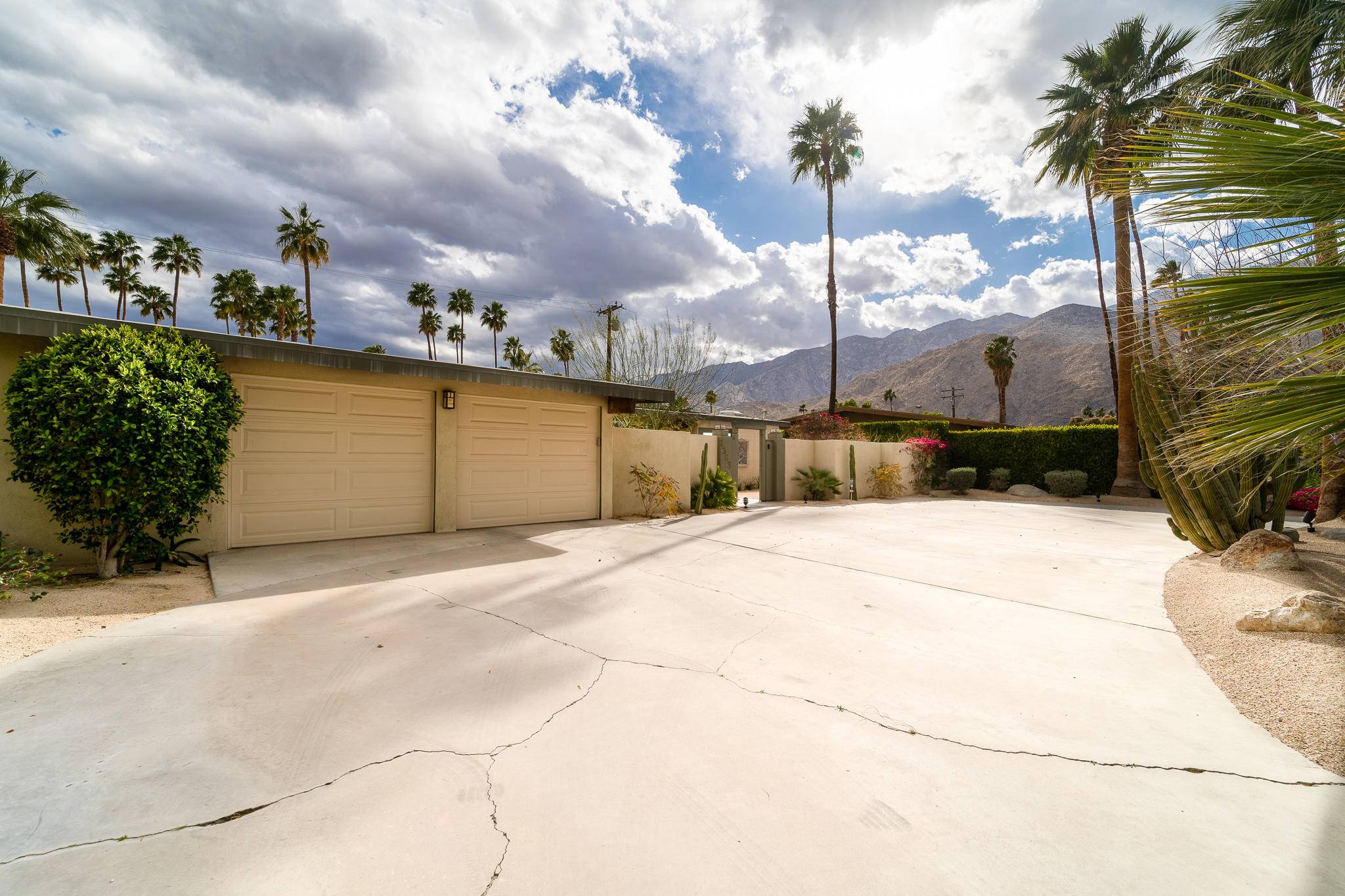 Palm Springs, CA 92264,1363 E Deepwell RD