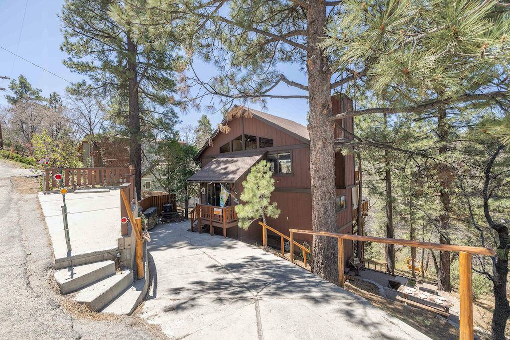 Big Bear City, CA 92314,586 Villa Grove AVE