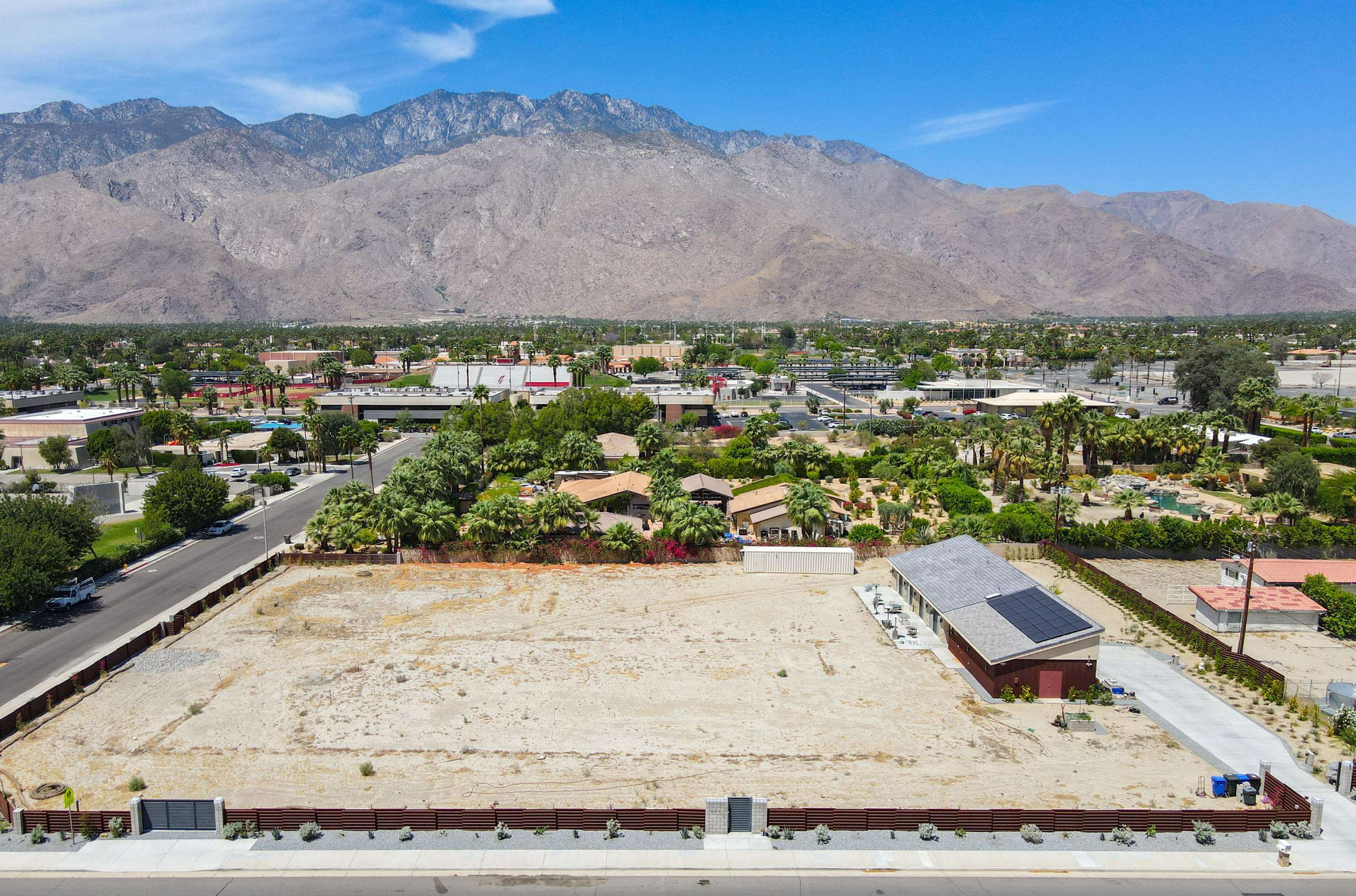 Palm Springs, CA 92264,365 S Compadre RD