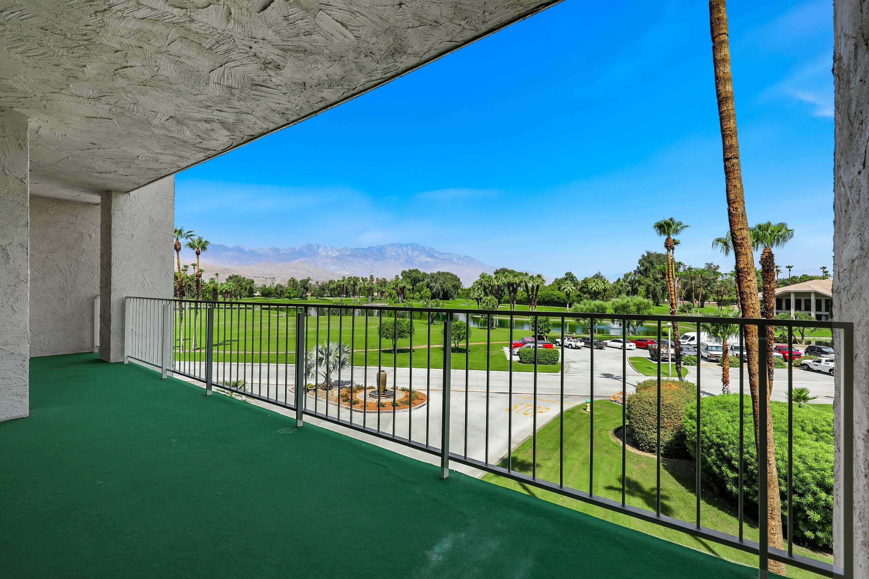 Rancho Mirage, CA 92270,910 Island DR #306