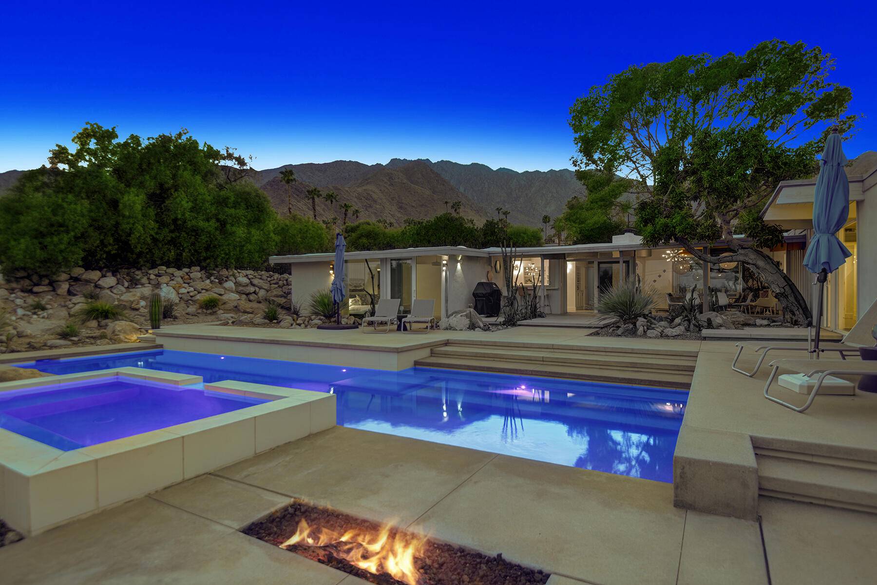 Palm Springs, CA 92262,990 W Via Olivera