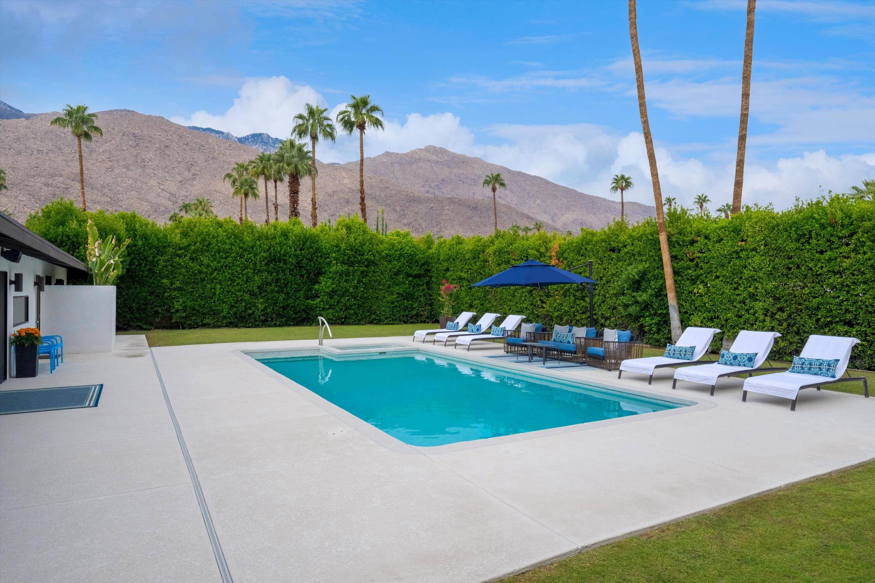 Palm Springs, CA 92264,660 E Sierra WAY