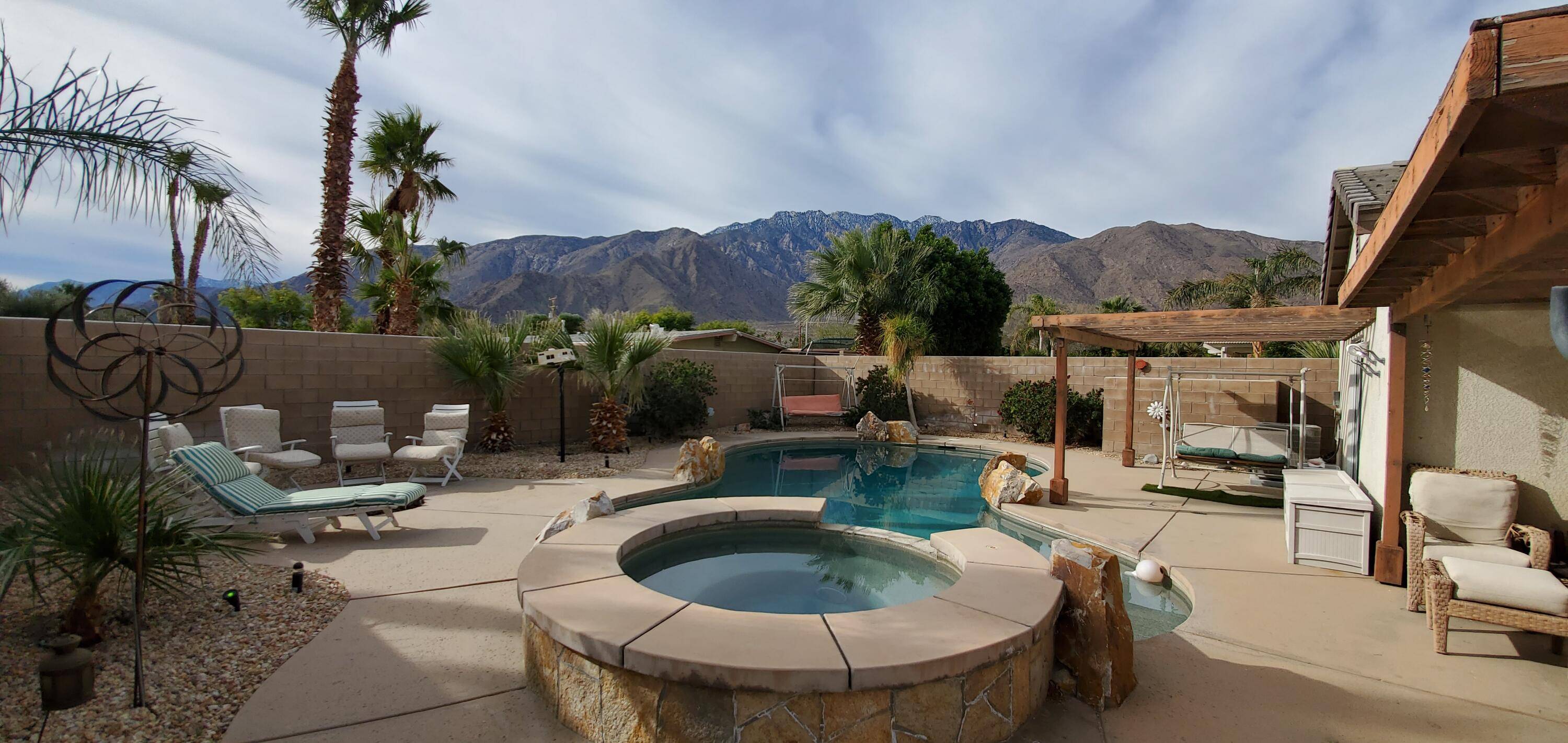 Palm Springs, CA 92262,695 Ventana RDG