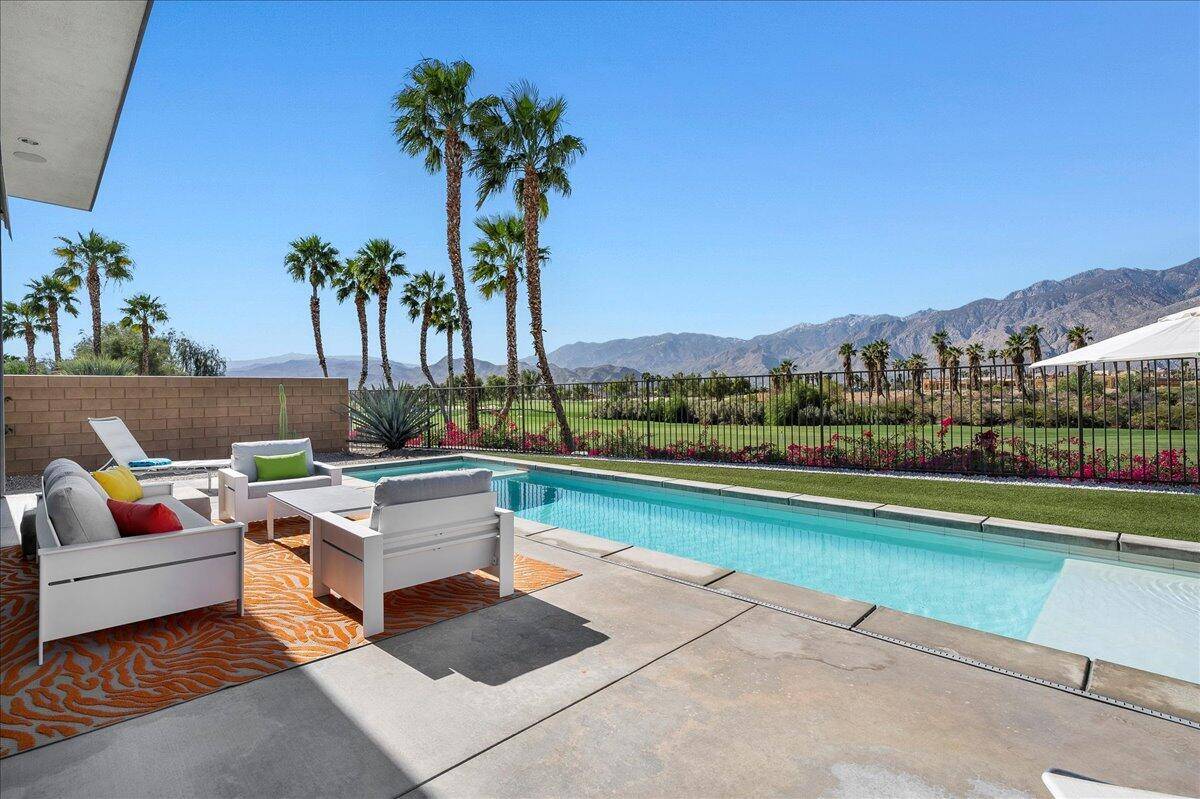 Palm Springs, CA 92262,939 Bernardi LN