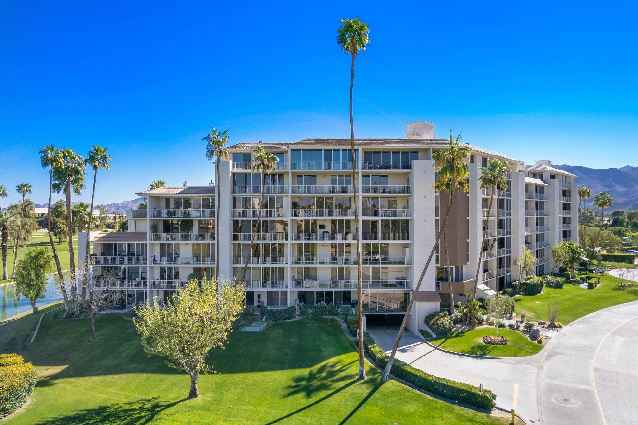 Rancho Mirage, CA 92270,900 Island DR #304