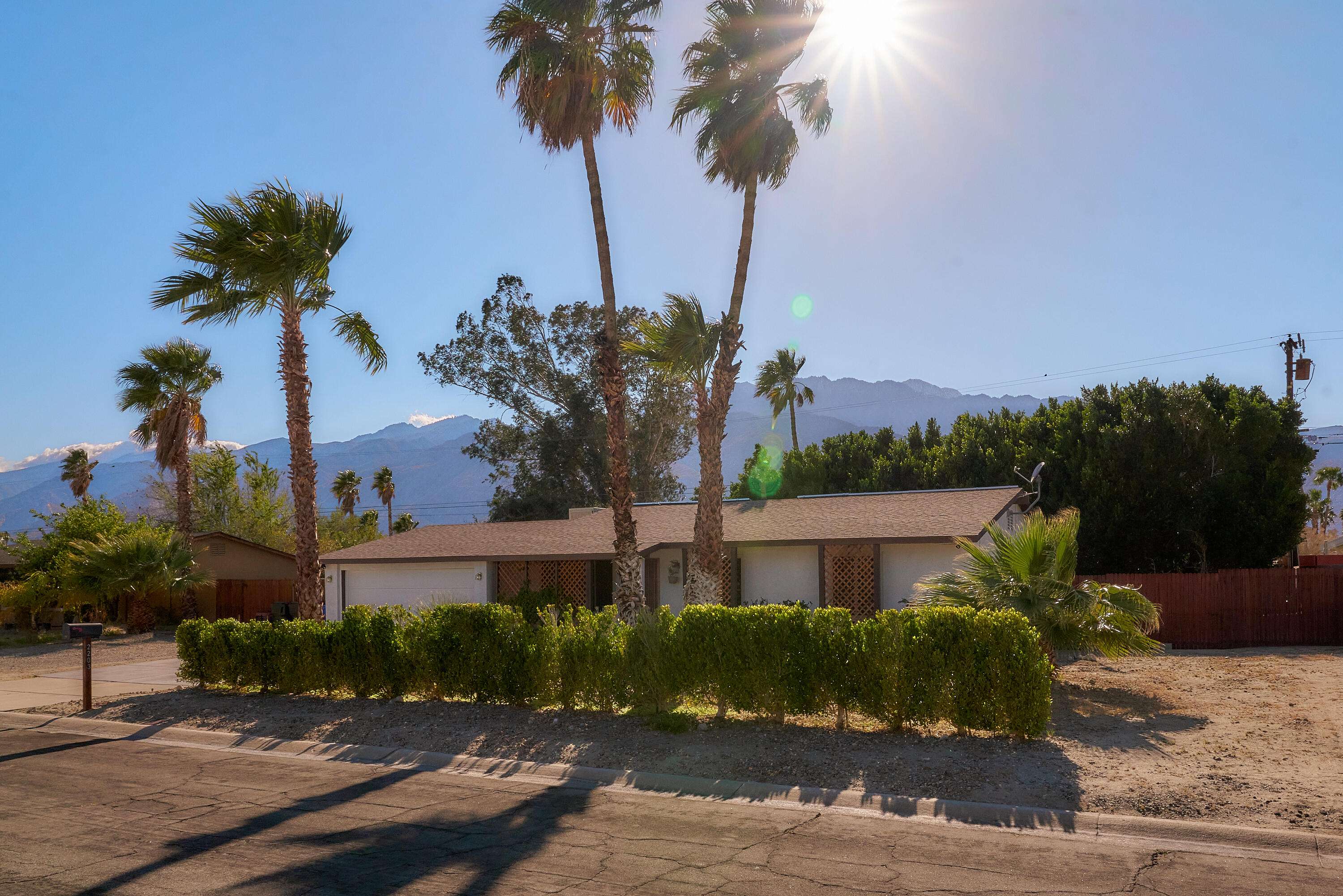 Palm Springs, CA 92262,2203 W Acacia RD