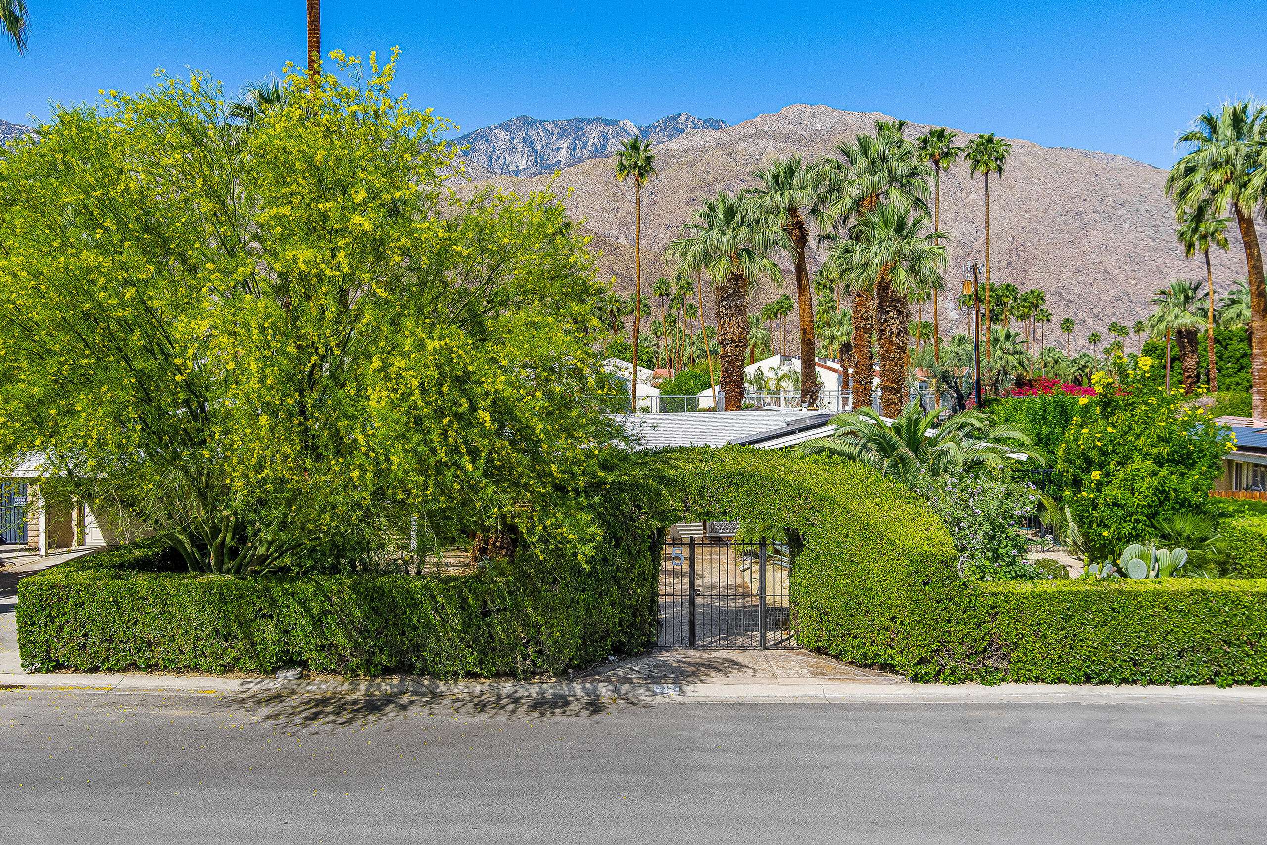 Palm Springs, CA 92264,5 Palomino RD