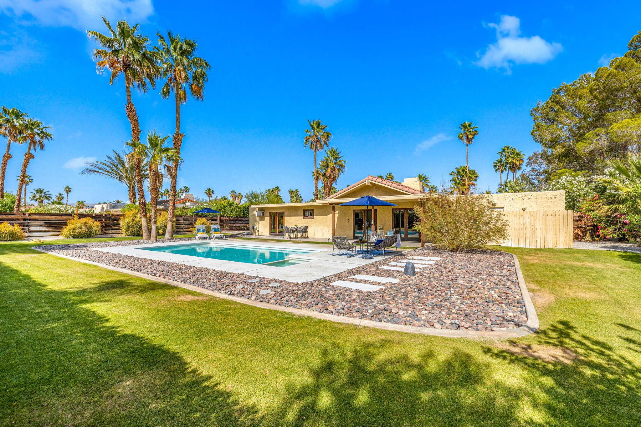 Palm Springs, CA 92262,515 N Burton WAY