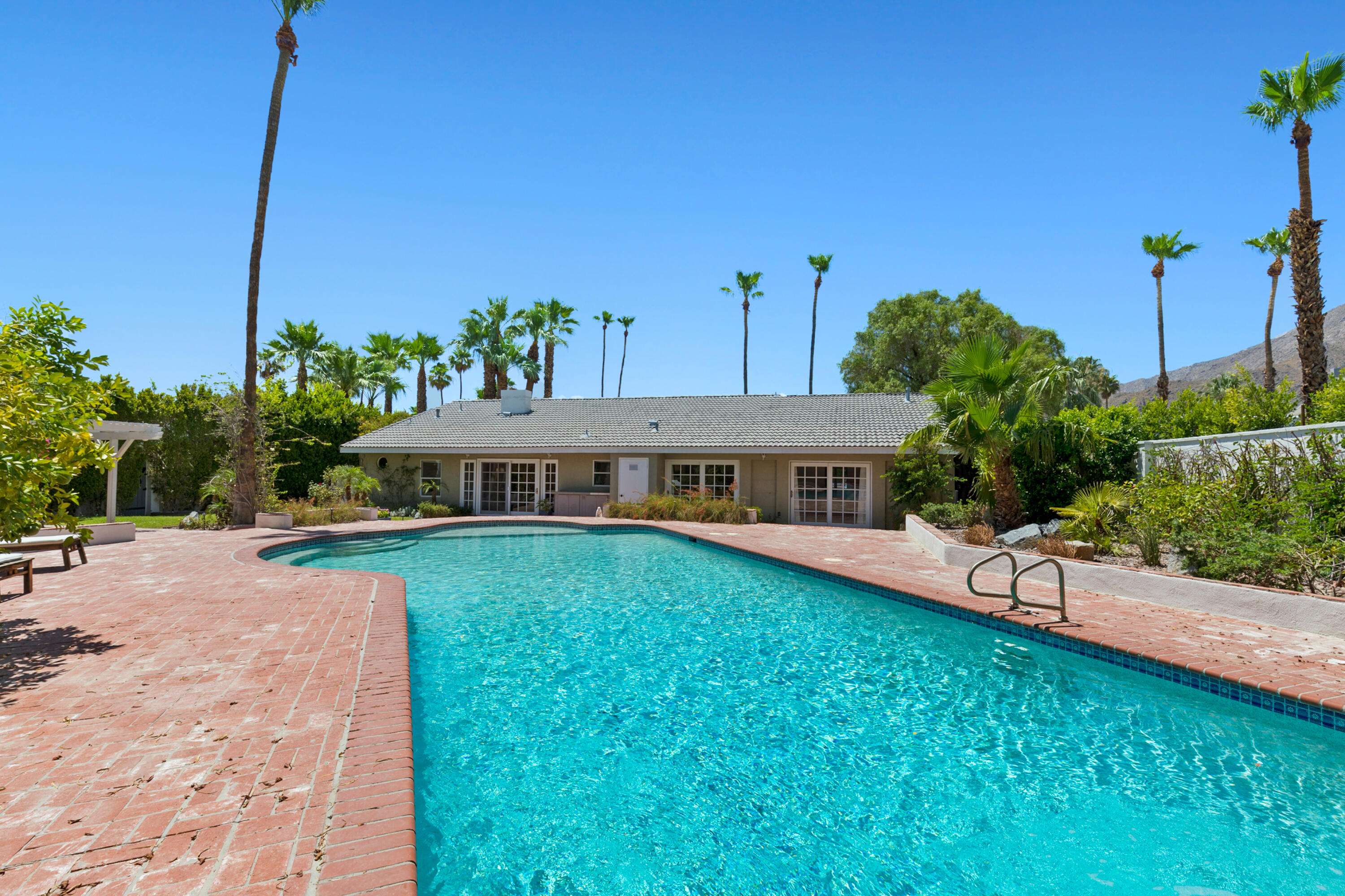 Palm Springs, CA 92262,312 W Via Sol