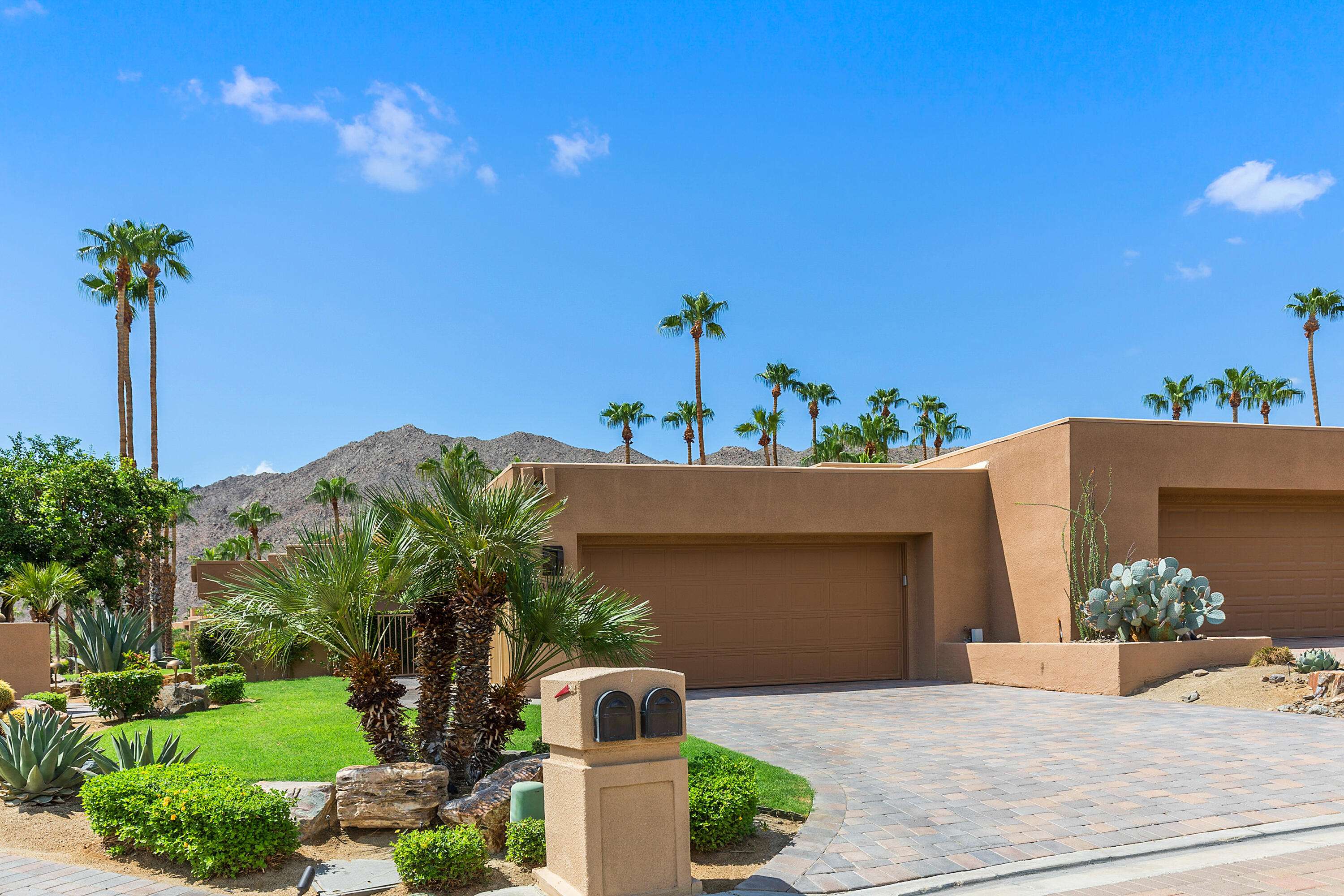 Palm Desert, CA 92260,73489 Irontree DR