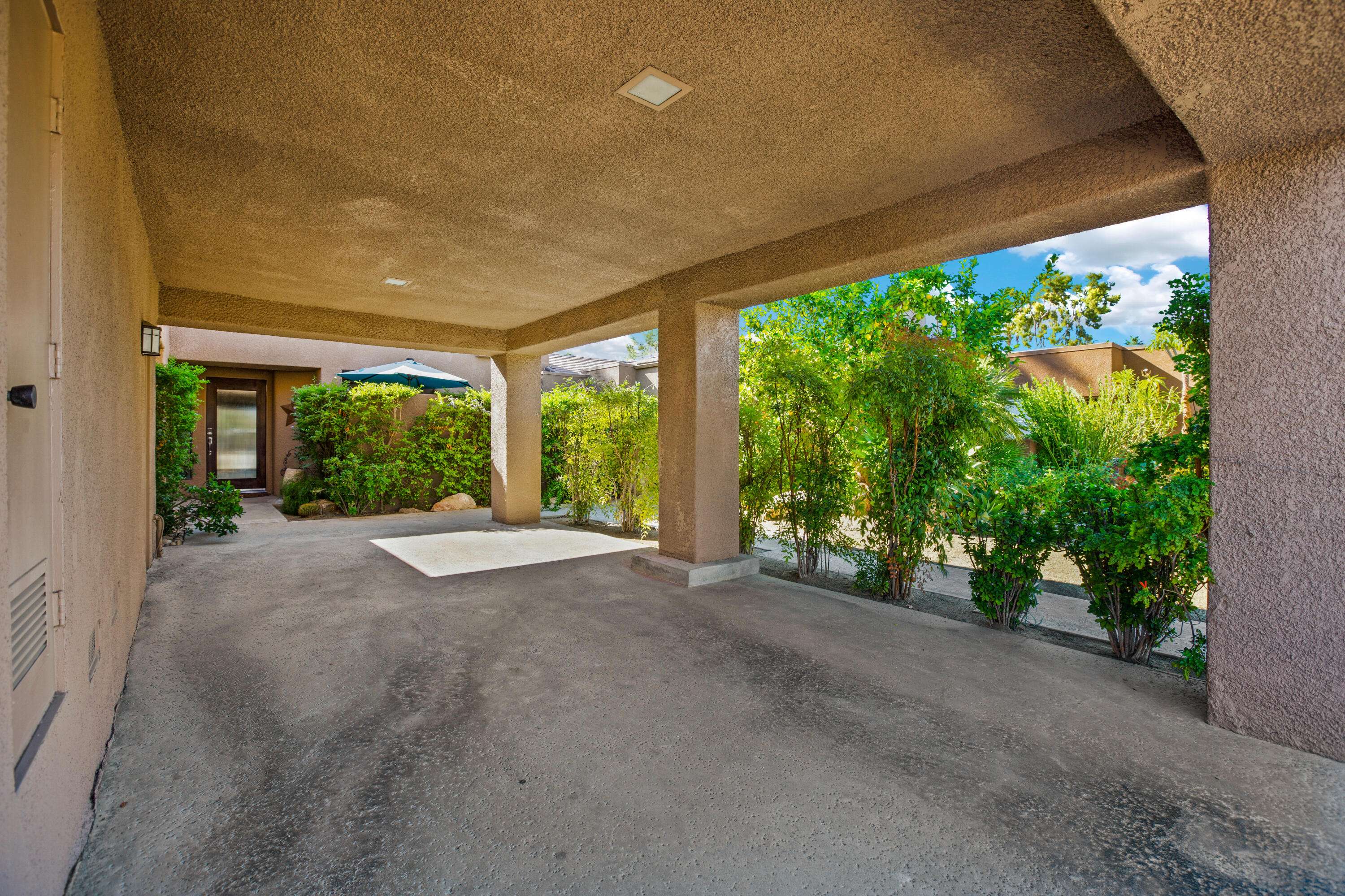 Palm Desert, CA 92260,73339 Oriole CT