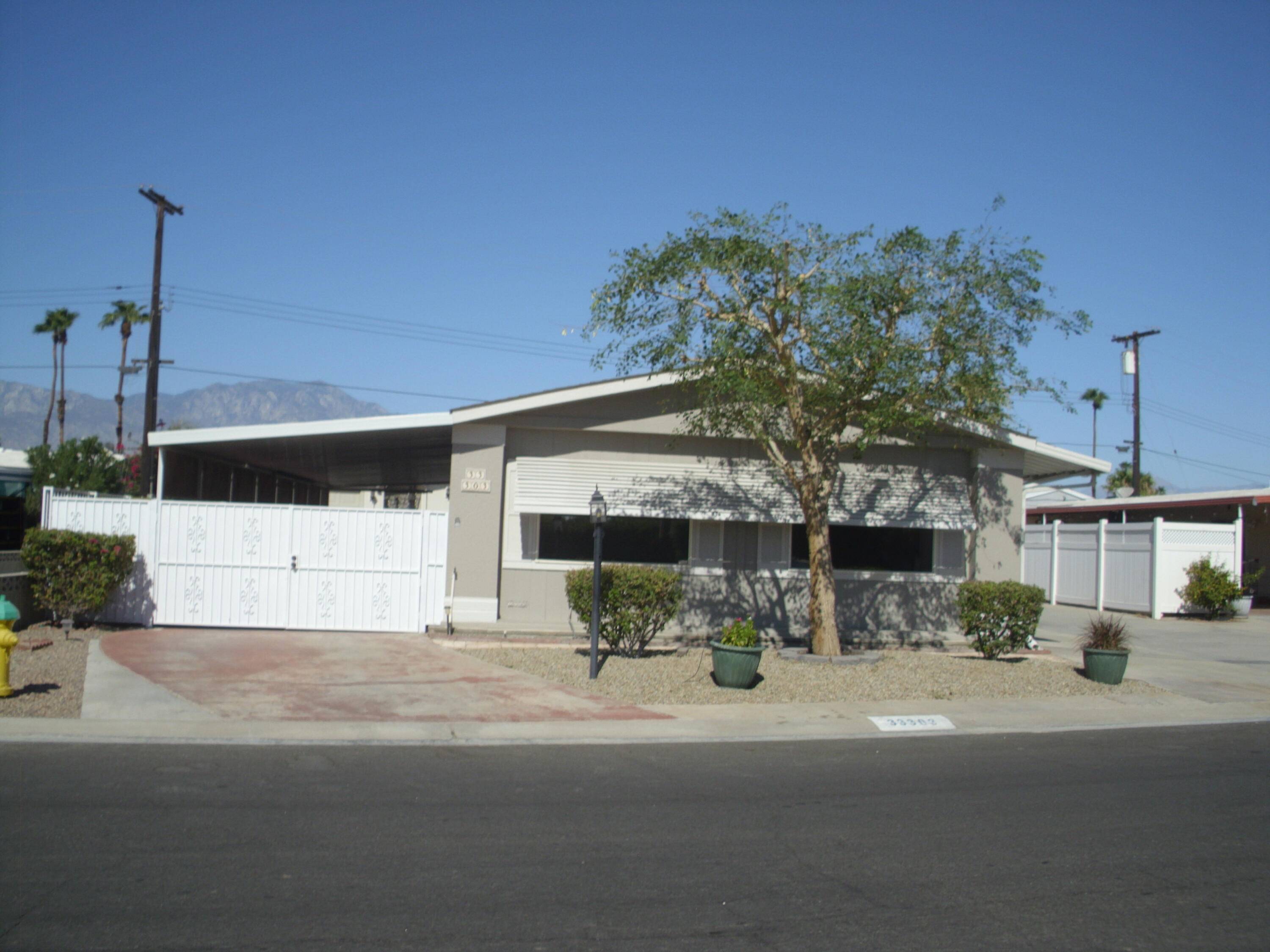 Thousand Palms, CA 92276,33303 Laura DR