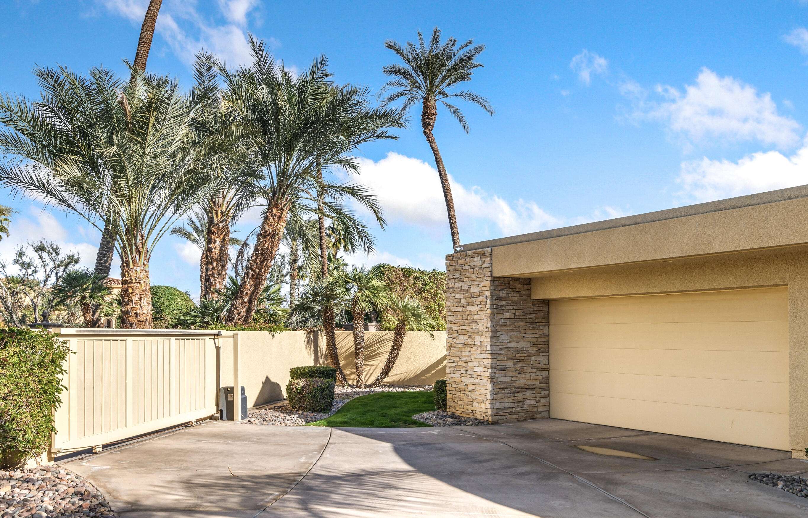 Rancho Mirage, CA 92270,17 Strauss TER