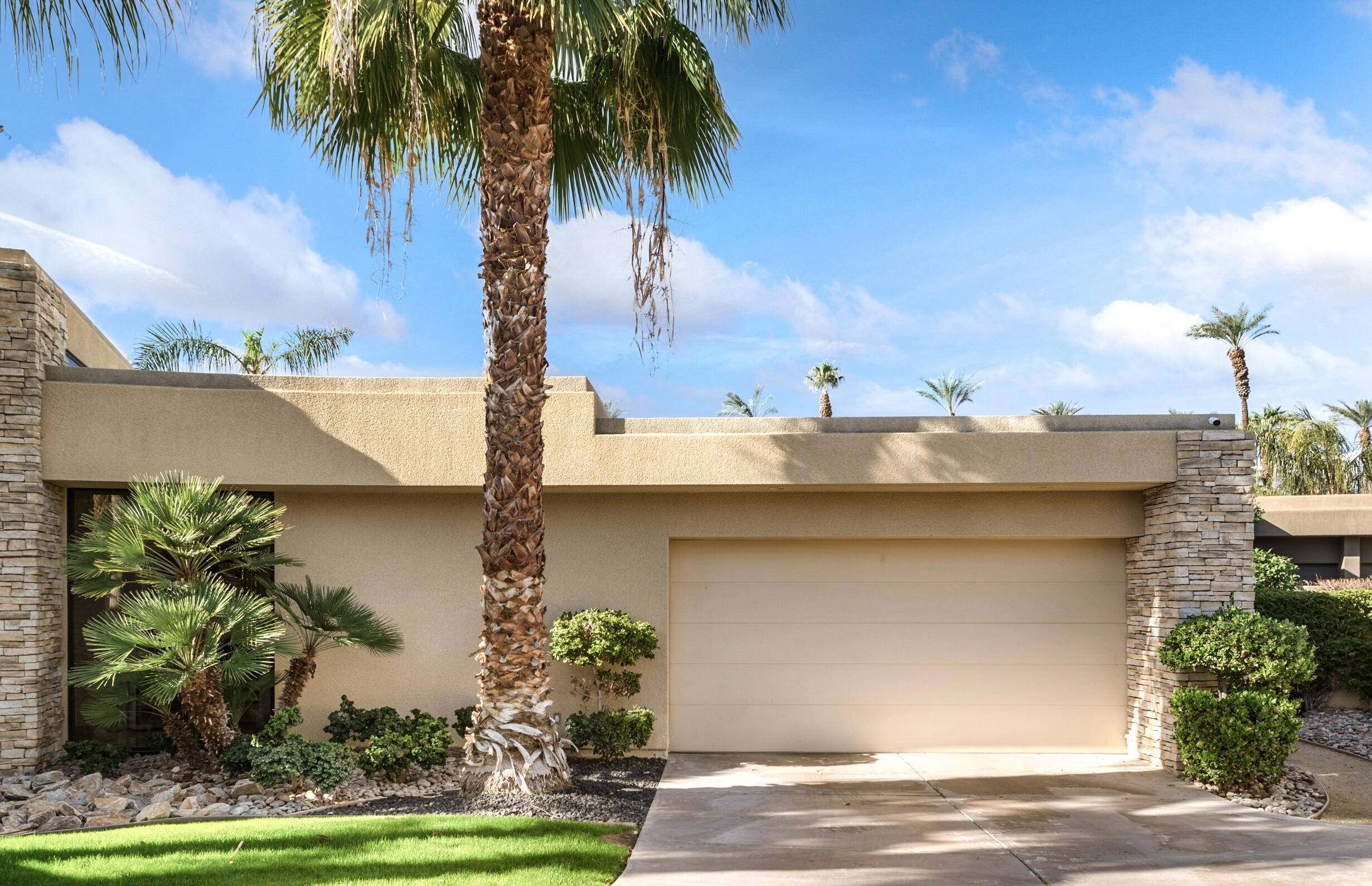 Rancho Mirage, CA 92270,17 Strauss TER