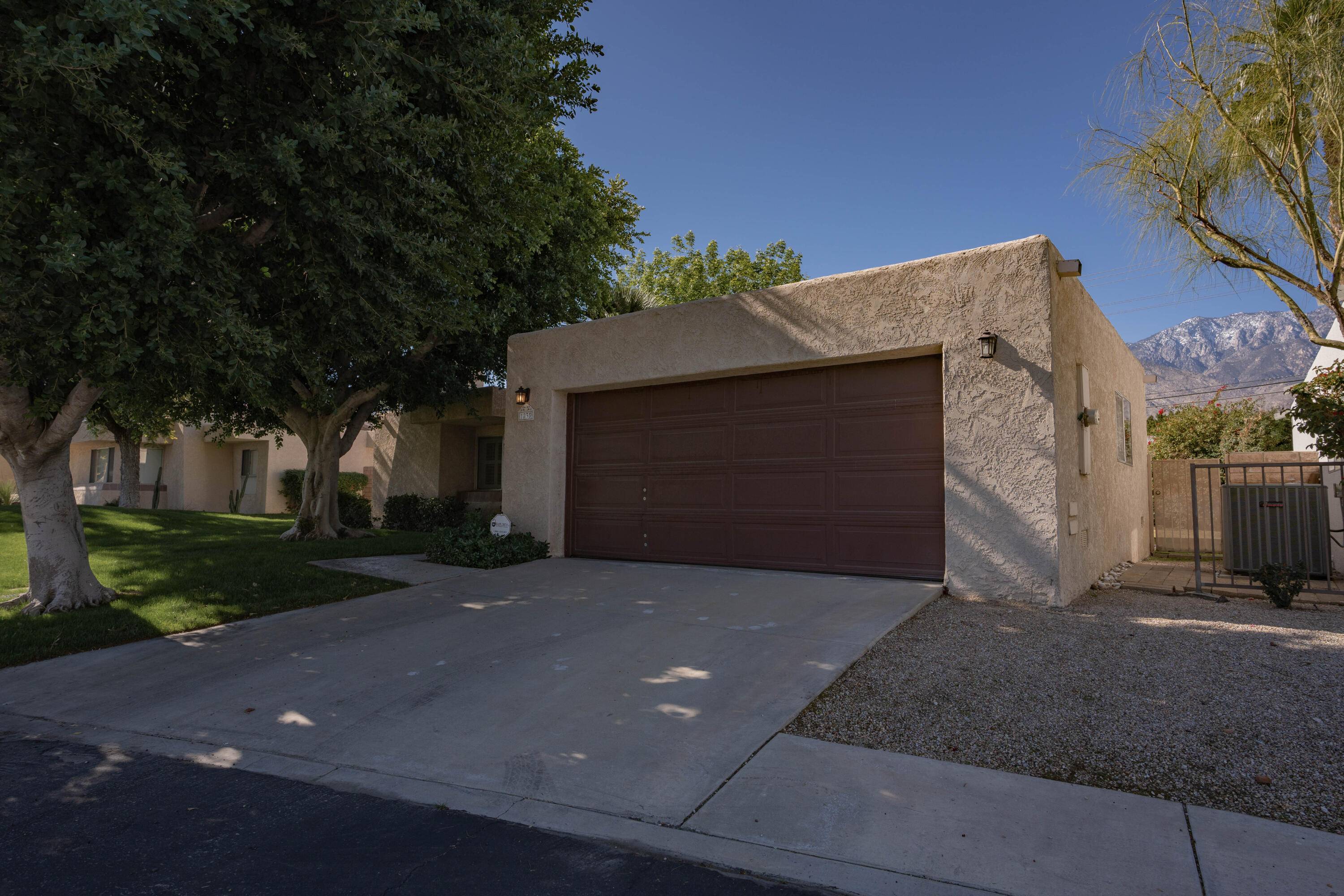 Palm Springs, CA 92264,1735 Ridgeview CIR N