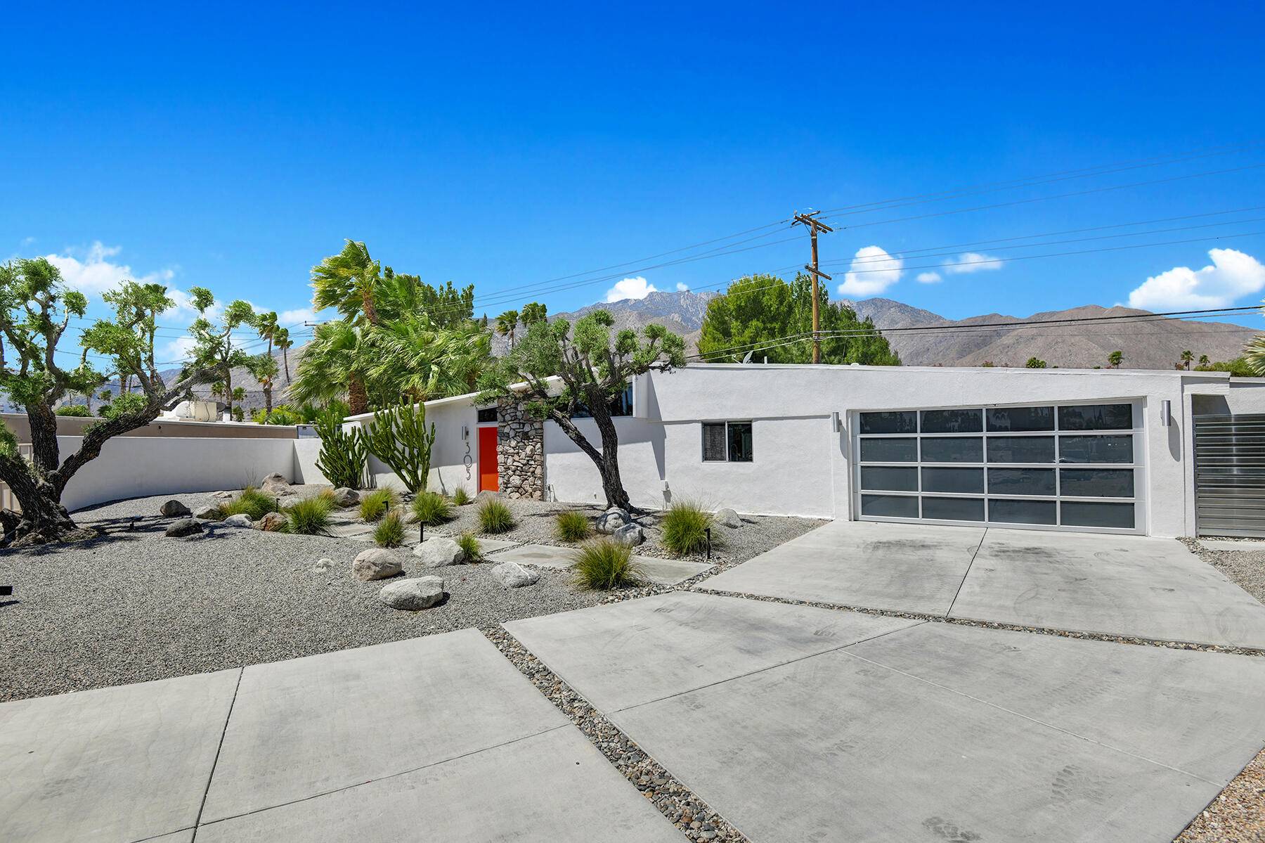 Palm Springs, CA 92262,305 Sycamore CIR