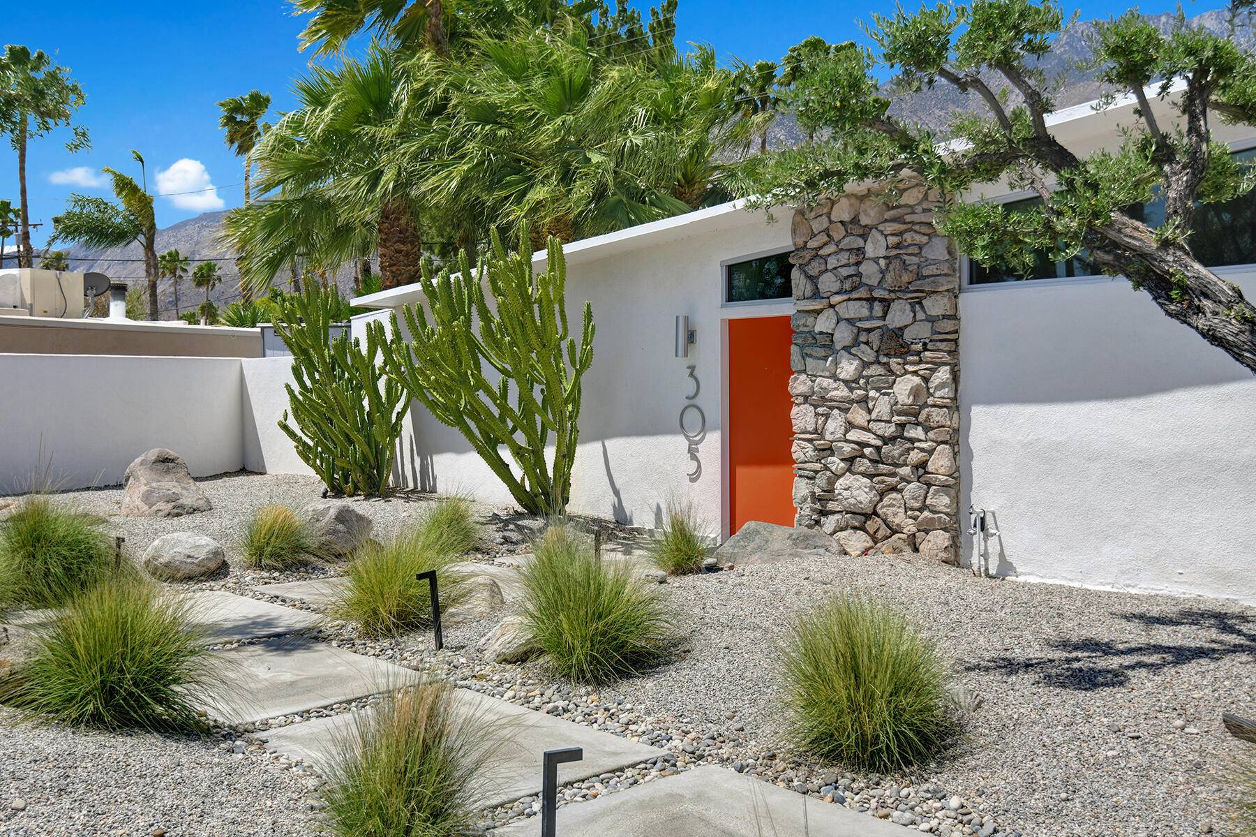 Palm Springs, CA 92262,305 Sycamore CIR